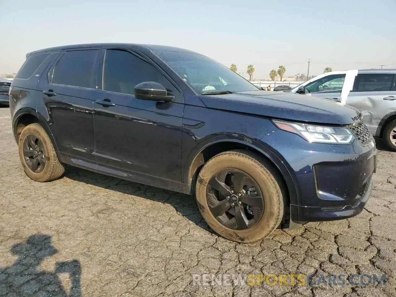 4 Photograph of a damaged car SALCT2FX5PH325543 LAND ROVER DISCOVERY 2023
