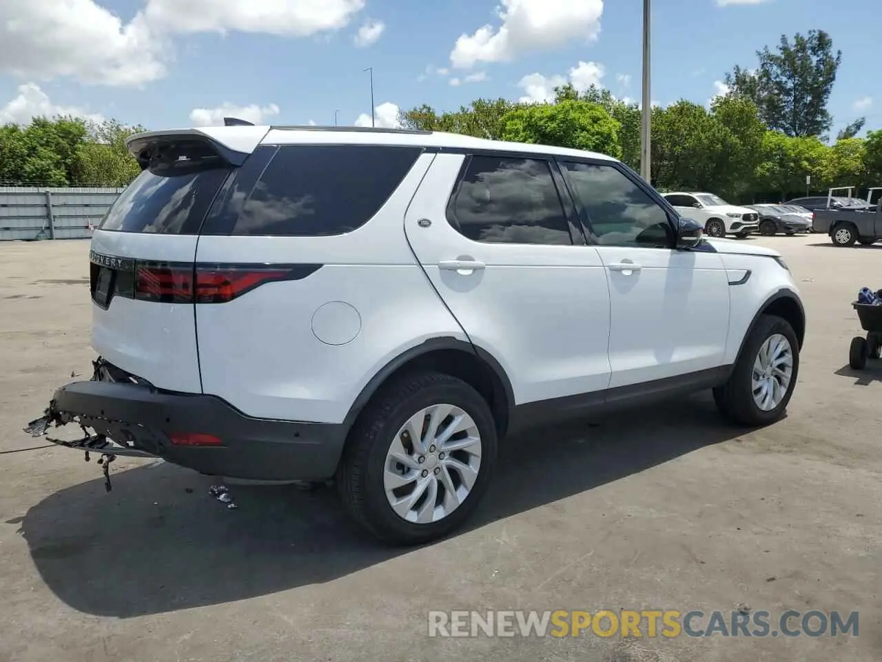 3 Photograph of a damaged car SALRJ2EXXR2499552 LAND ROVER DISCOVERY 2024
