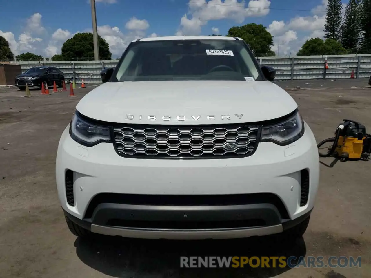 5 Photograph of a damaged car SALRJ2EXXR2499552 LAND ROVER DISCOVERY 2024