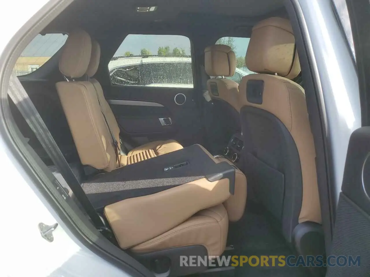 11 Photograph of a damaged car SALRM4EU3R2495755 LAND ROVER DISCOVERY 2024