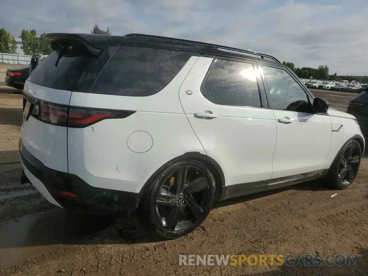 3 Photograph of a damaged car SALRM4EU3R2495755 LAND ROVER DISCOVERY 2024