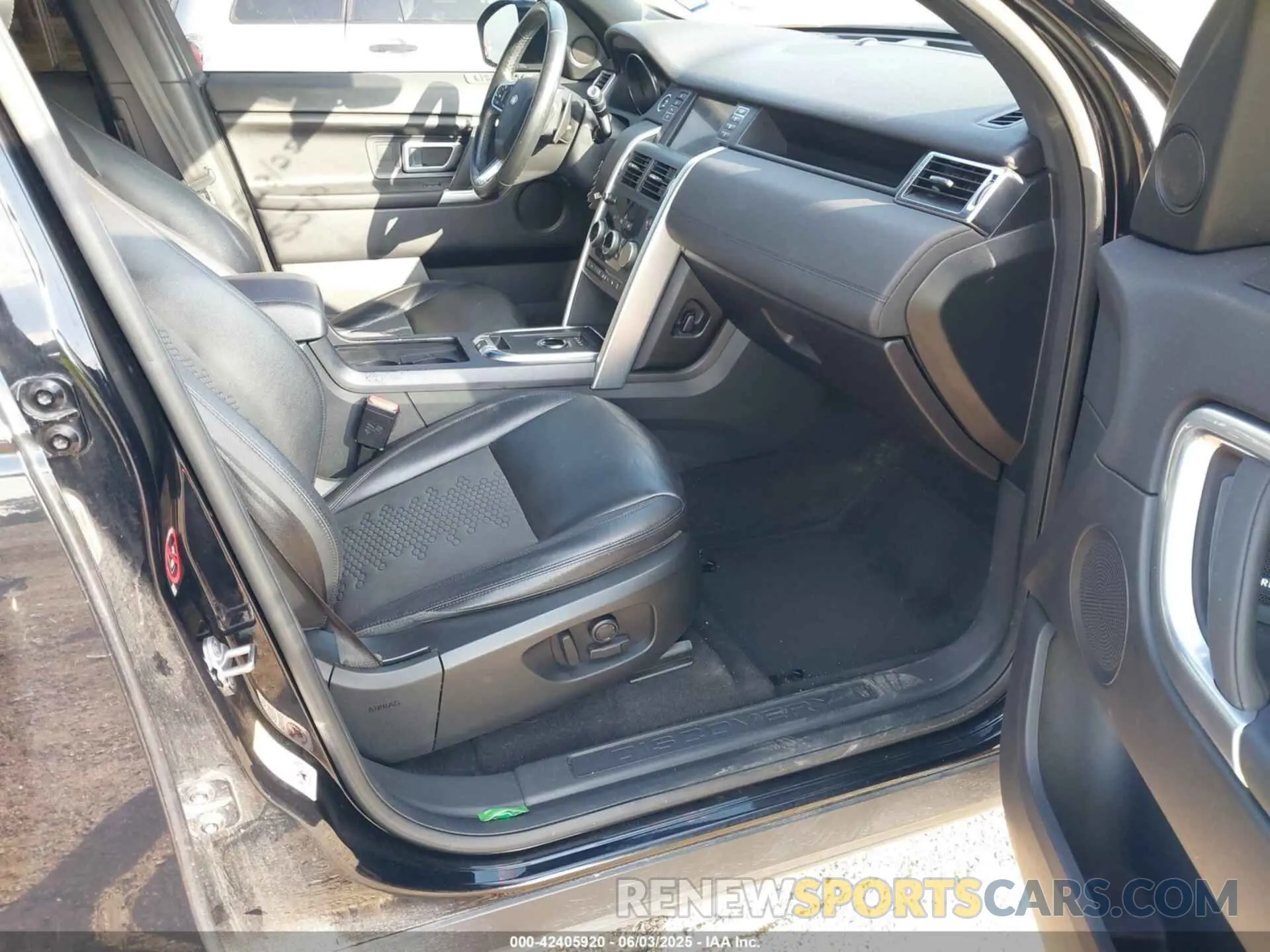 5 Photograph of a damaged car SALCP2FX3KH811751 LAND ROVER DISCOVERY SPORT 2019