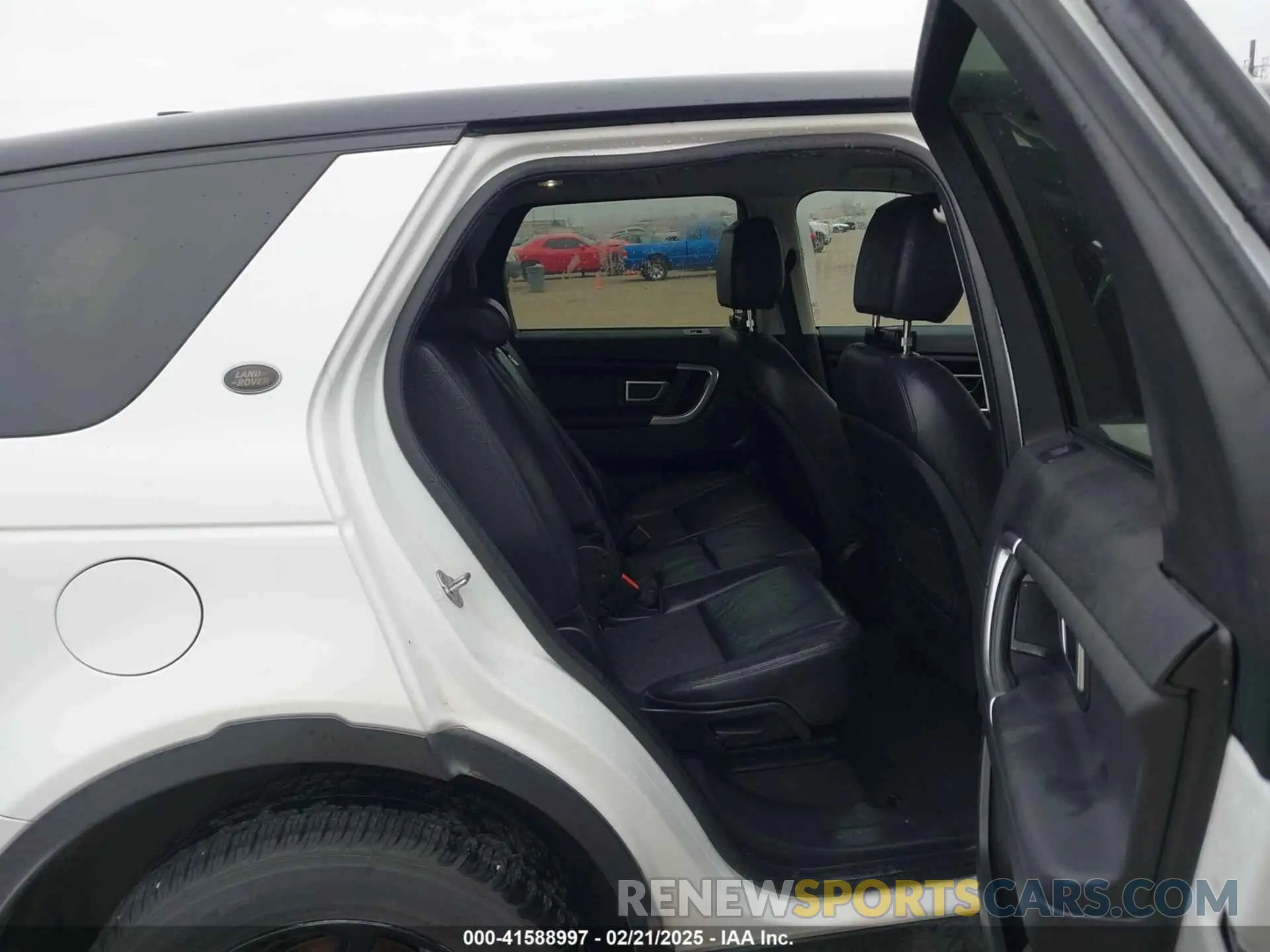 8 Photograph of a damaged car SALCP2FXXKH804750 LAND ROVER DISCOVERY SPORT 2019