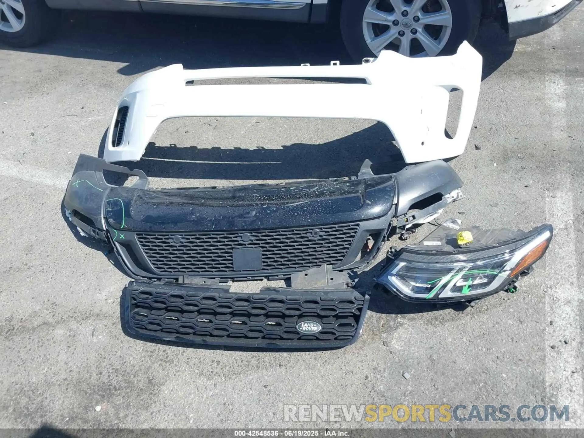12 Photograph of a damaged car SALCJ2FX3NH905800 LAND ROVER DISCOVERY SPORT 2022