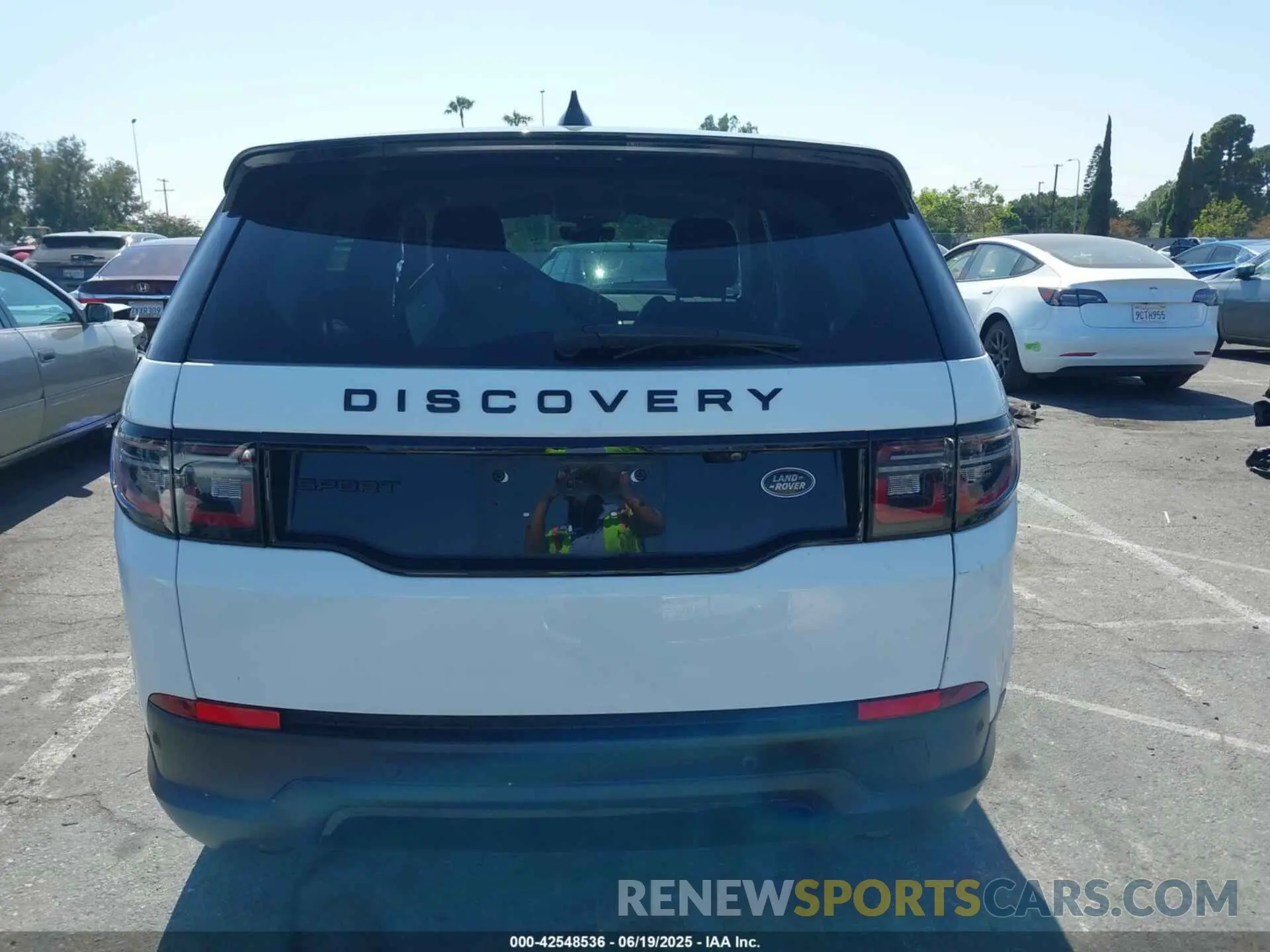 17 Photograph of a damaged car SALCJ2FX3NH905800 LAND ROVER DISCOVERY SPORT 2022