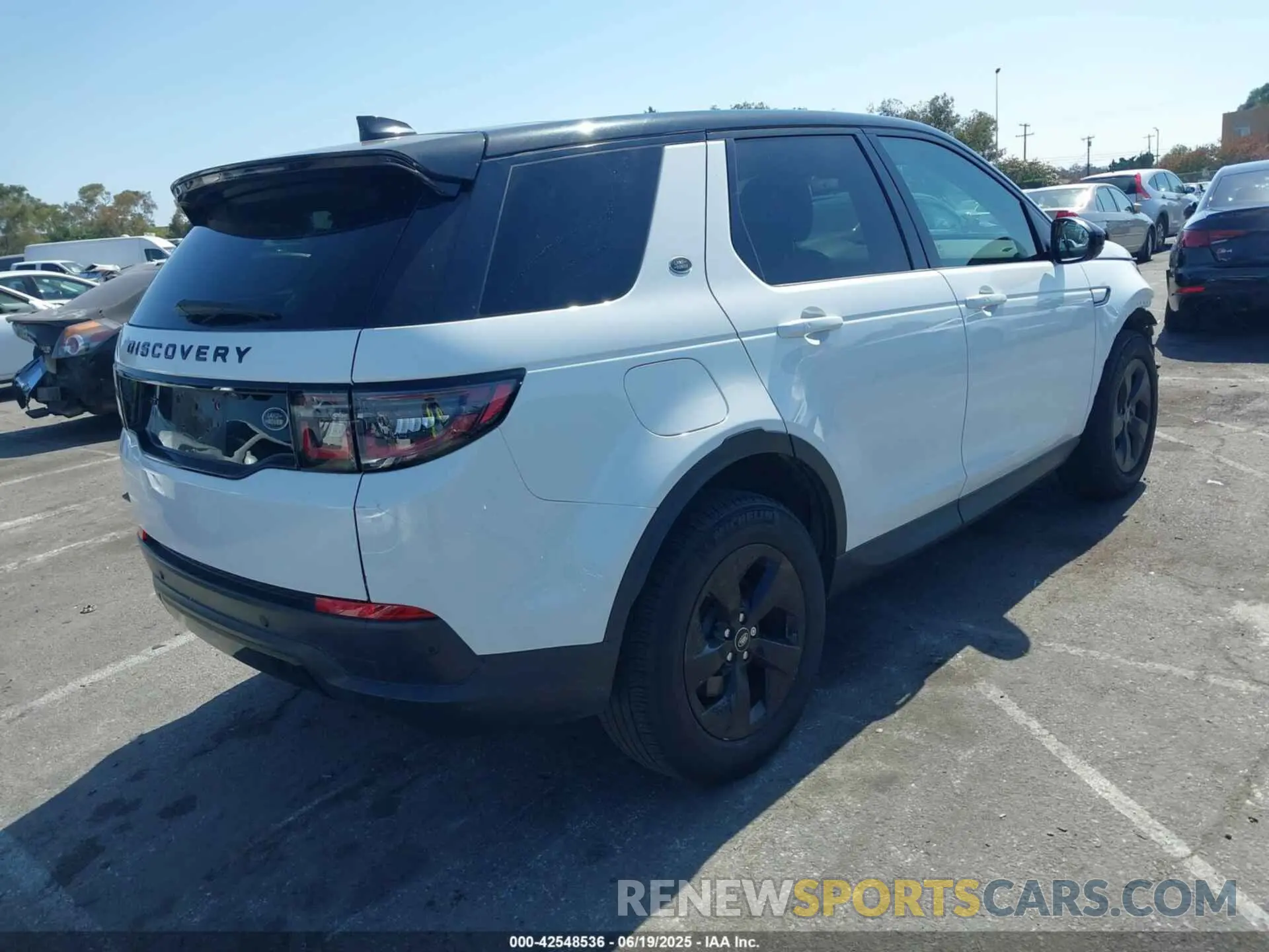 4 Photograph of a damaged car SALCJ2FX3NH905800 LAND ROVER DISCOVERY SPORT 2022