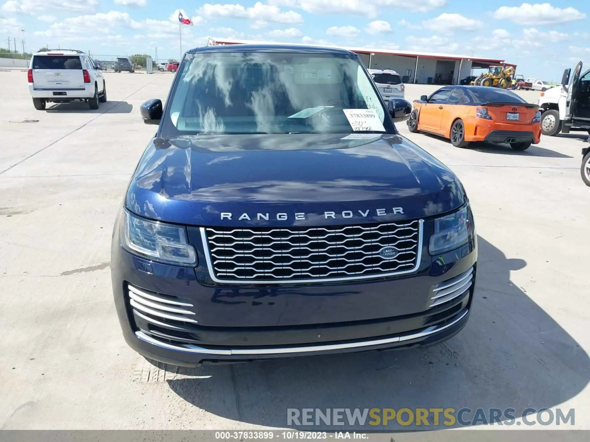 12 Photograph of a damaged car SALGV5RE6JA504424 LAND ROVER RANGE ROVER 2018