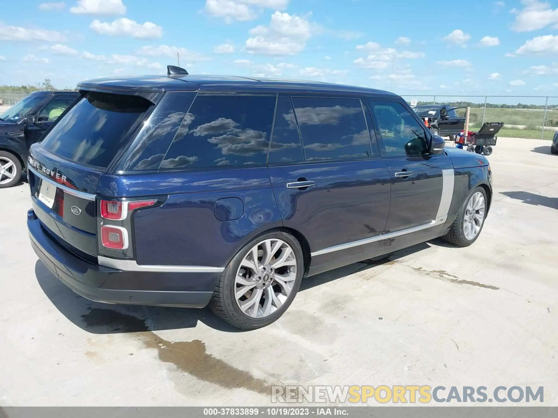 4 Photograph of a damaged car SALGV5RE6JA504424 LAND ROVER RANGE ROVER 2018