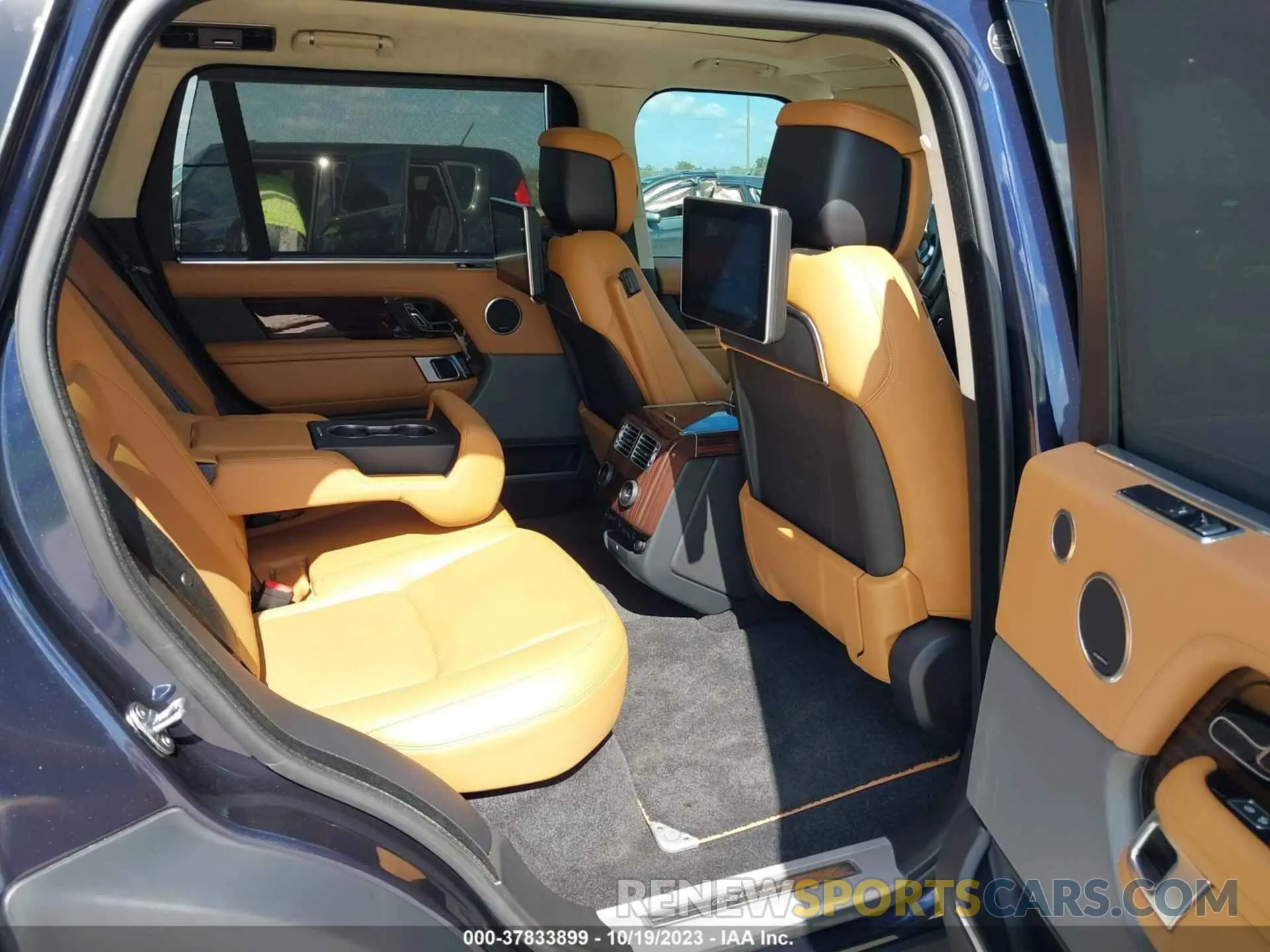 8 Photograph of a damaged car SALGV5RE6JA504424 LAND ROVER RANGE ROVER 2018
