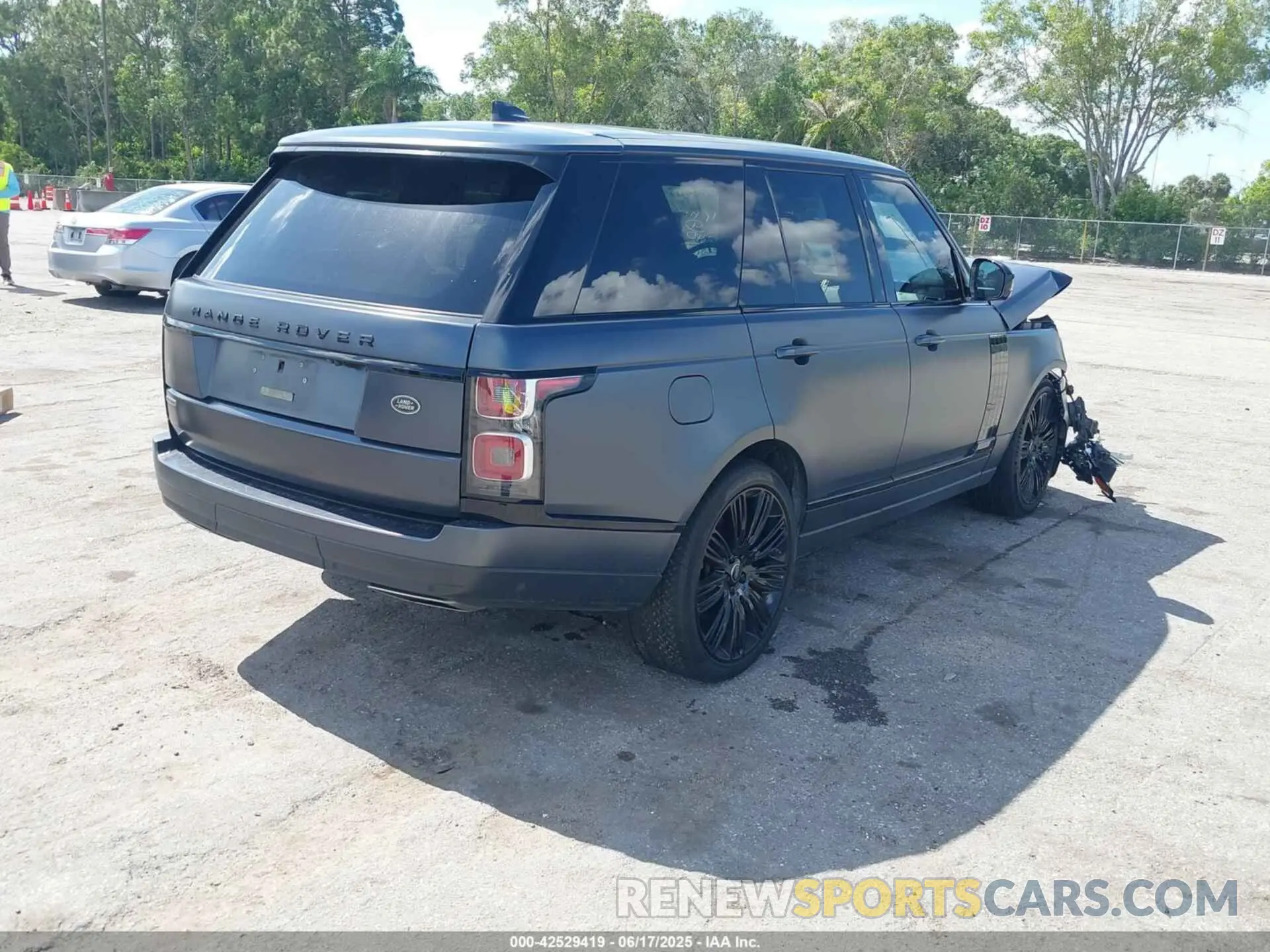 4 Photograph of a damaged car SALGS2RE8KA522240 LAND ROVER RANGE ROVER 2019