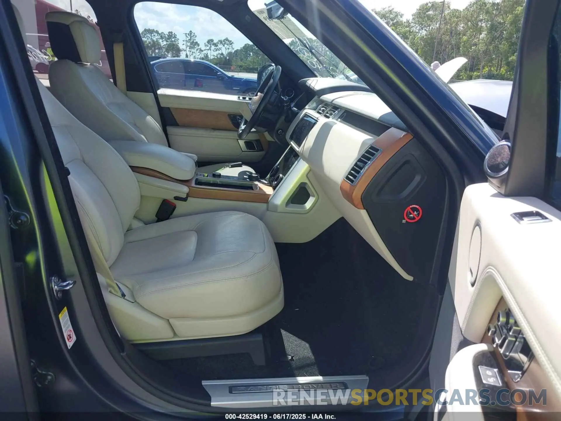 5 Photograph of a damaged car SALGS2RE8KA522240 LAND ROVER RANGE ROVER 2019