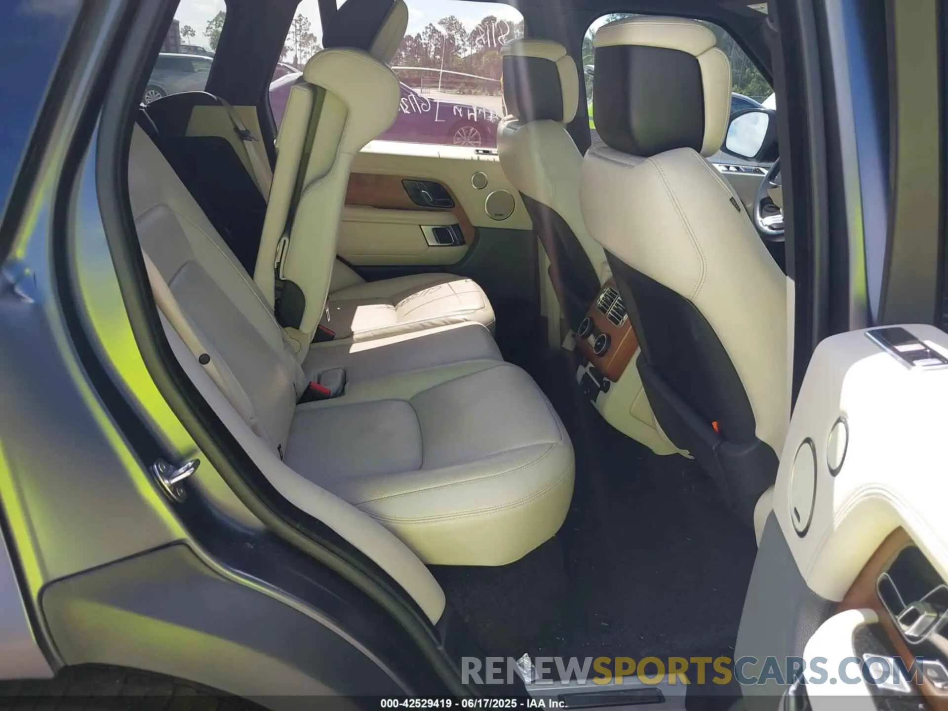 8 Photograph of a damaged car SALGS2RE8KA522240 LAND ROVER RANGE ROVER 2019