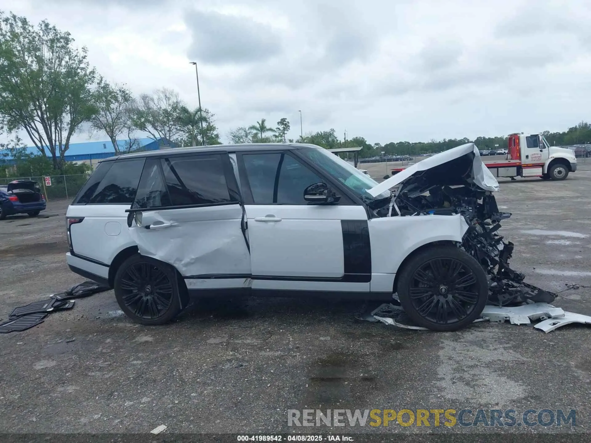 13 Photograph of a damaged car SALGS2RE8KA541001 LAND ROVER RANGE ROVER 2019
