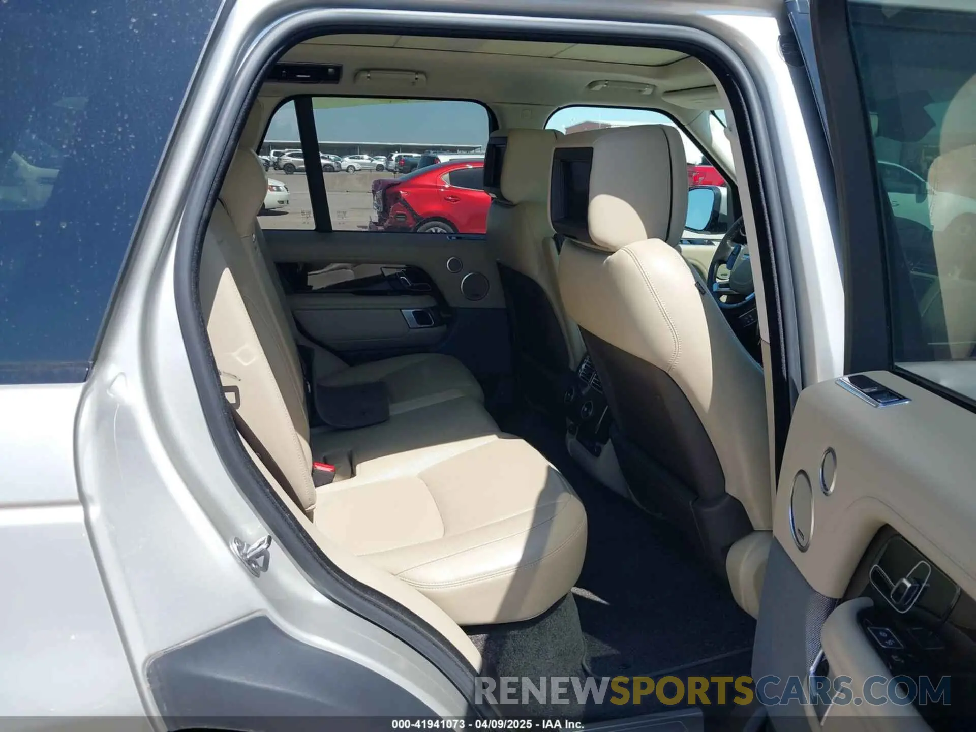 8 Photograph of a damaged car SALGS2RE9KA520688 LAND ROVER RANGE ROVER 2019
