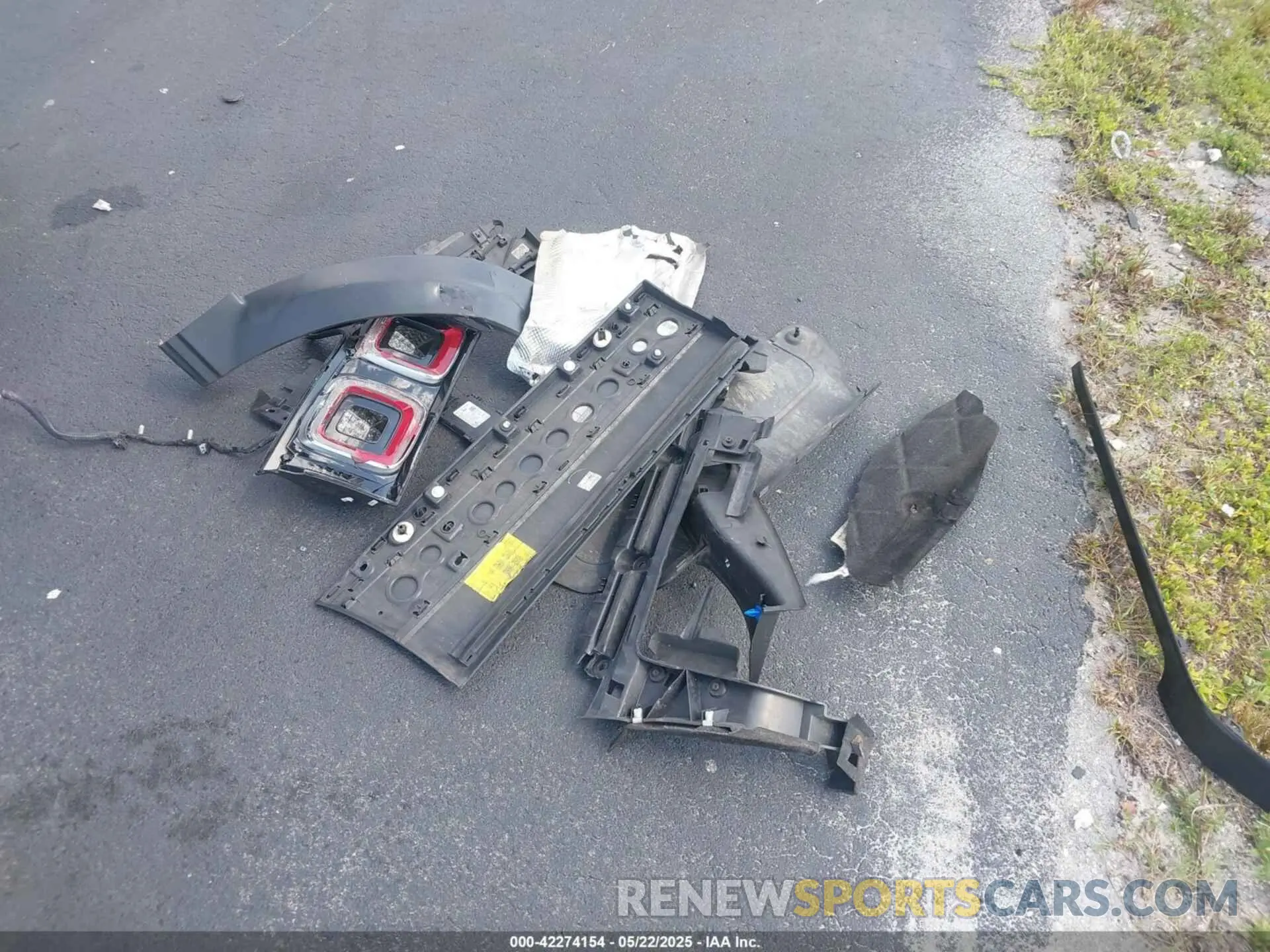 12 Photograph of a damaged car SALGS2SV0KA552908 LAND ROVER RANGE ROVER 2019