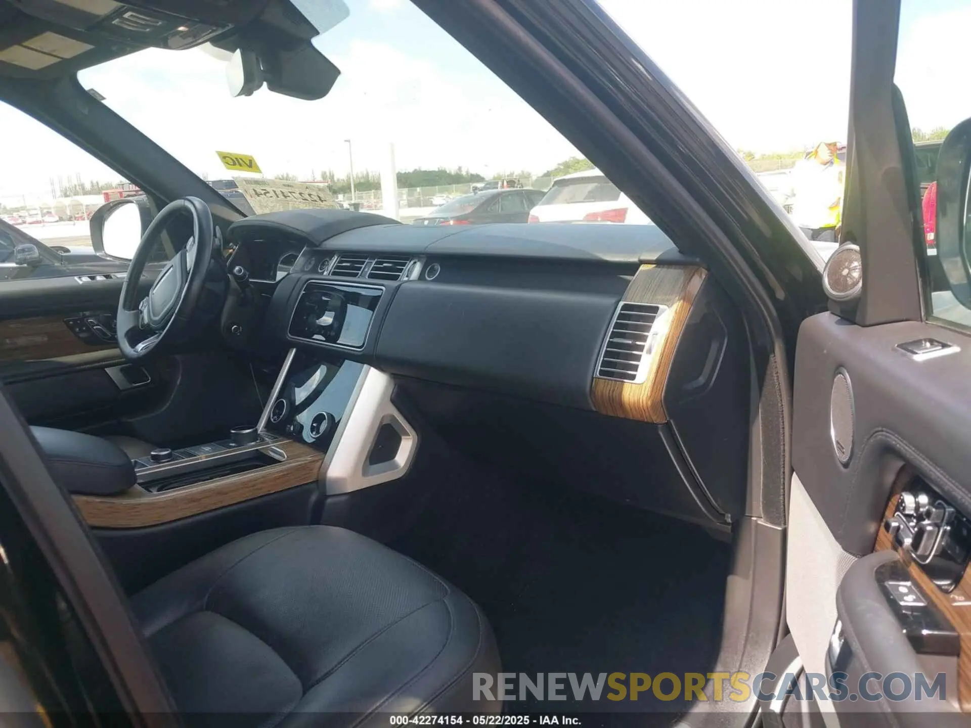5 Photograph of a damaged car SALGS2SV0KA552908 LAND ROVER RANGE ROVER 2019
