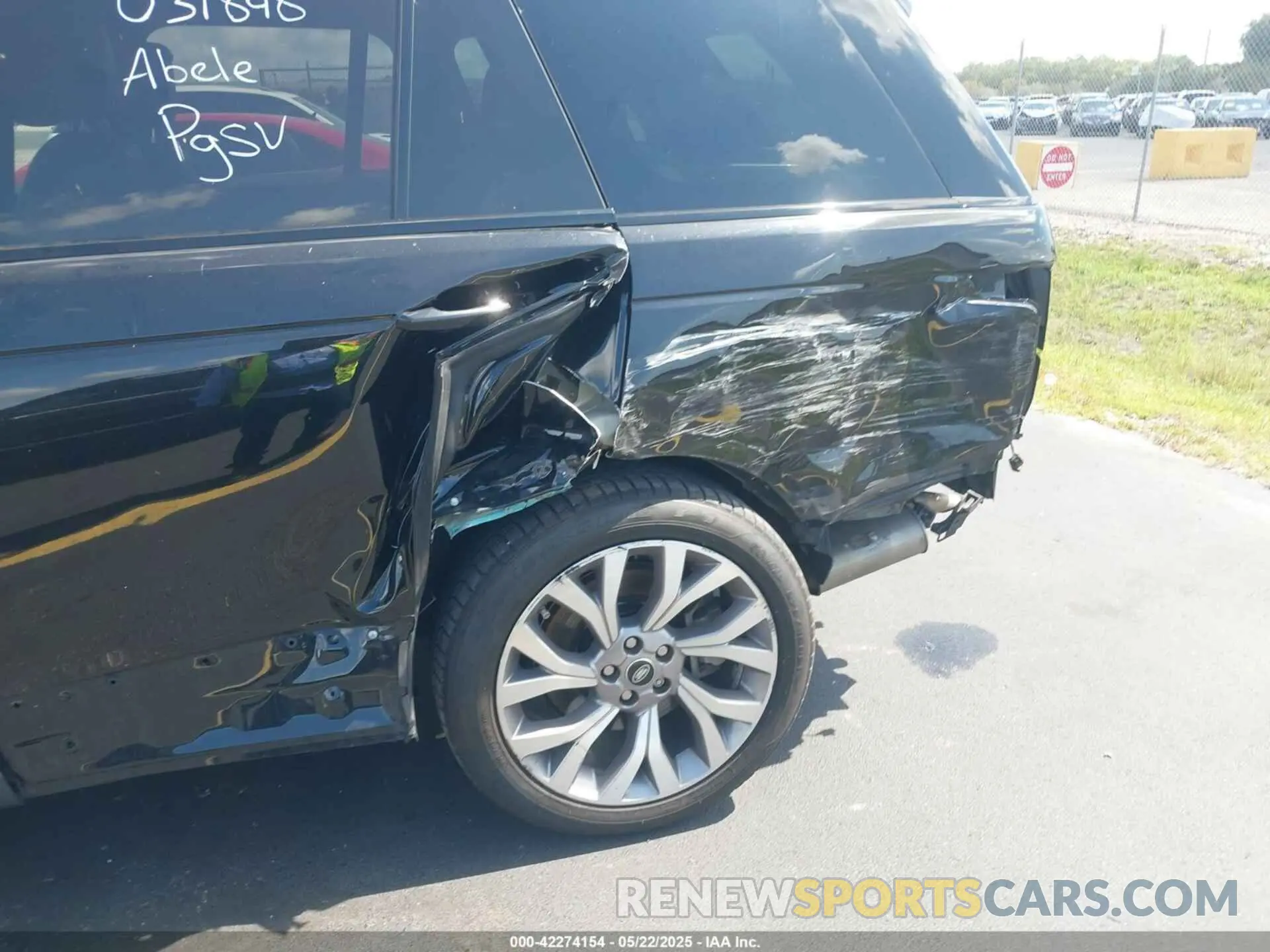 6 Photograph of a damaged car SALGS2SV0KA552908 LAND ROVER RANGE ROVER 2019