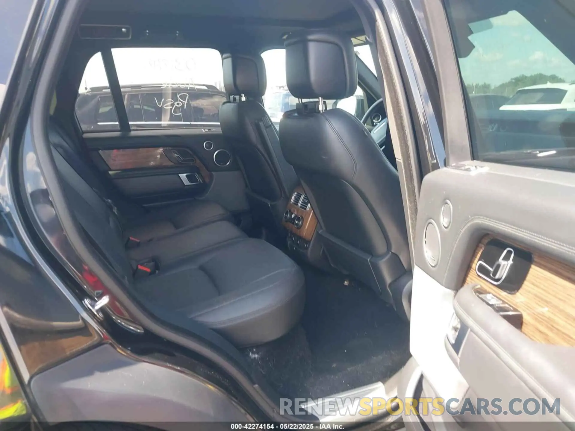 8 Photograph of a damaged car SALGS2SV0KA552908 LAND ROVER RANGE ROVER 2019