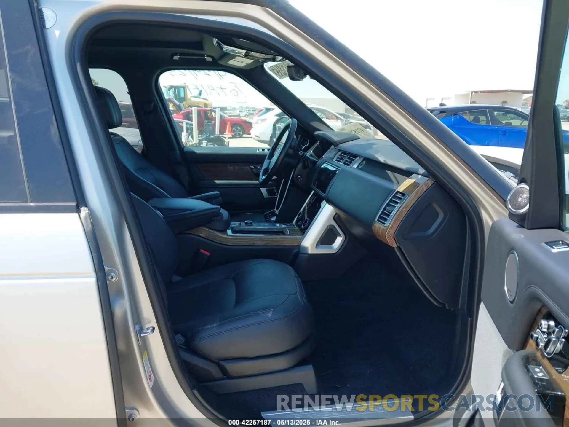 5 Photograph of a damaged car SALGS2SV2KA550061 LAND ROVER RANGE ROVER 2019
