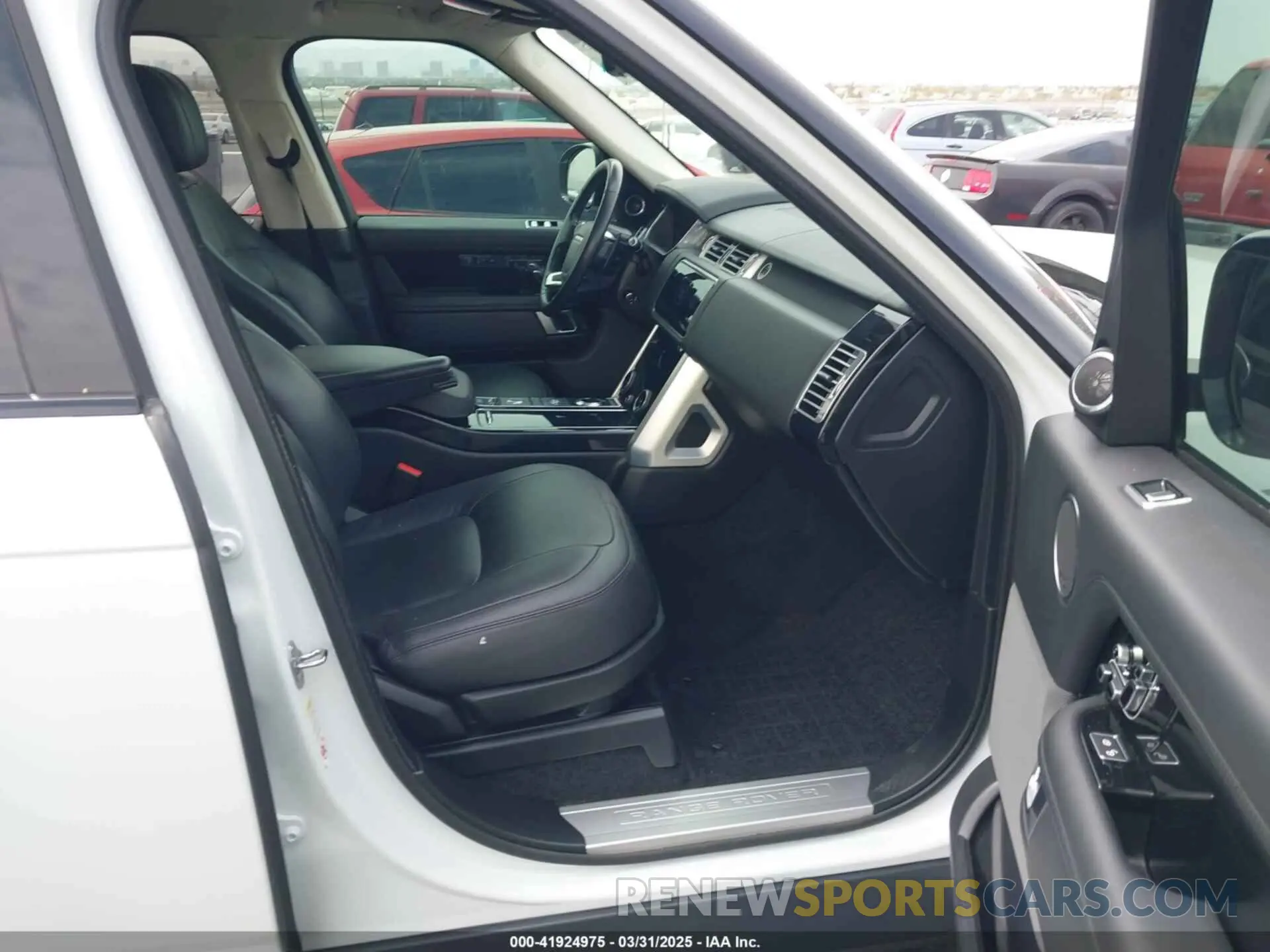 5 Photograph of a damaged car SALGS2SV2KA555261 LAND ROVER RANGE ROVER 2019