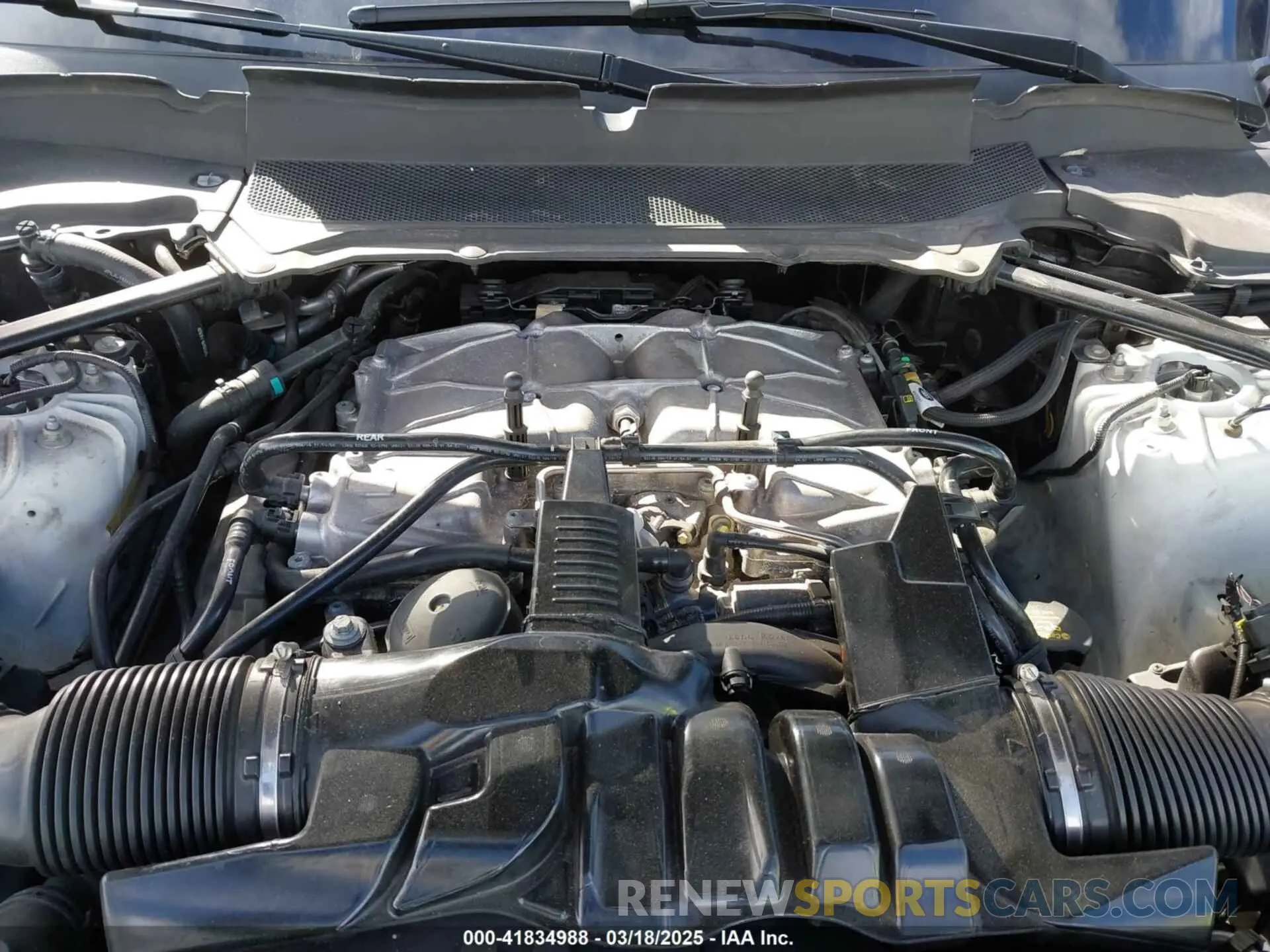 10 Photograph of a damaged car SALGS2SV2KA557849 LAND ROVER RANGE ROVER 2019