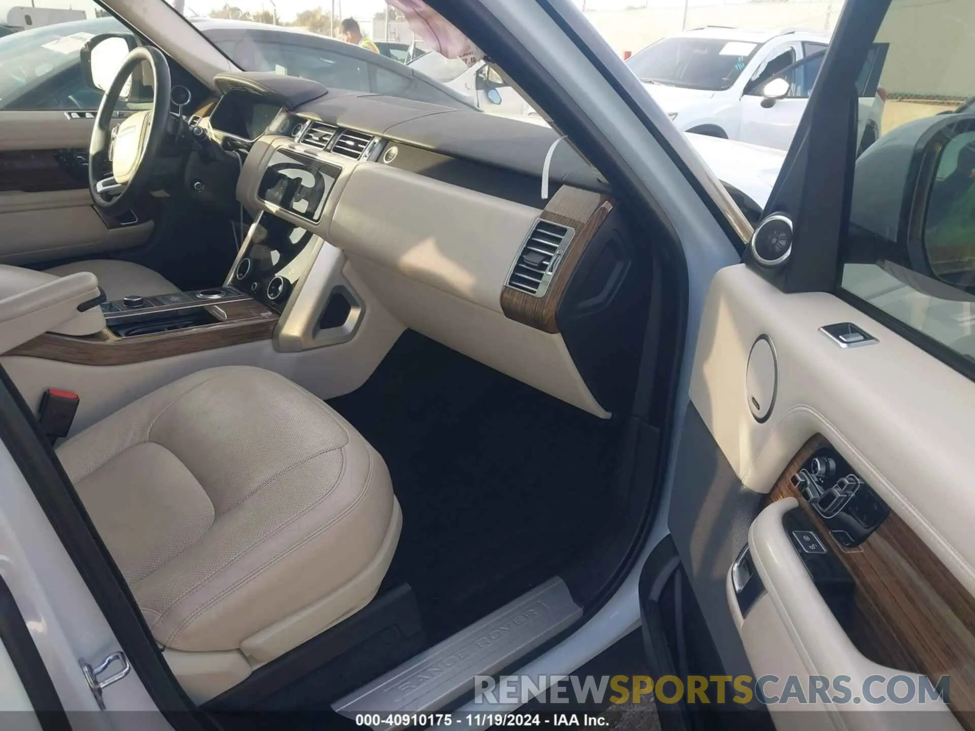 5 Photograph of a damaged car SALGS2SV3KA547623 LAND ROVER RANGE ROVER 2019
