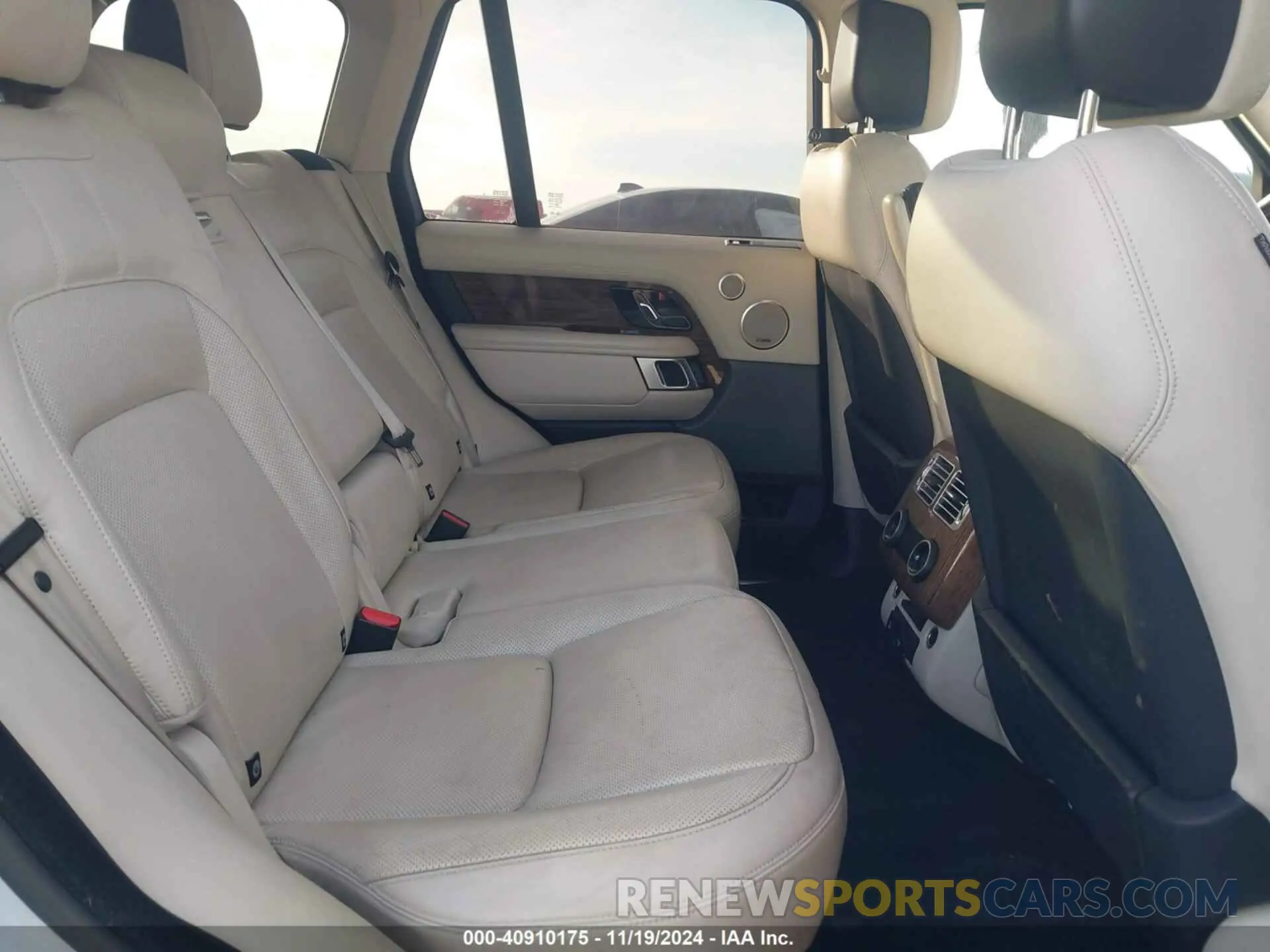 8 Photograph of a damaged car SALGS2SV3KA547623 LAND ROVER RANGE ROVER 2019