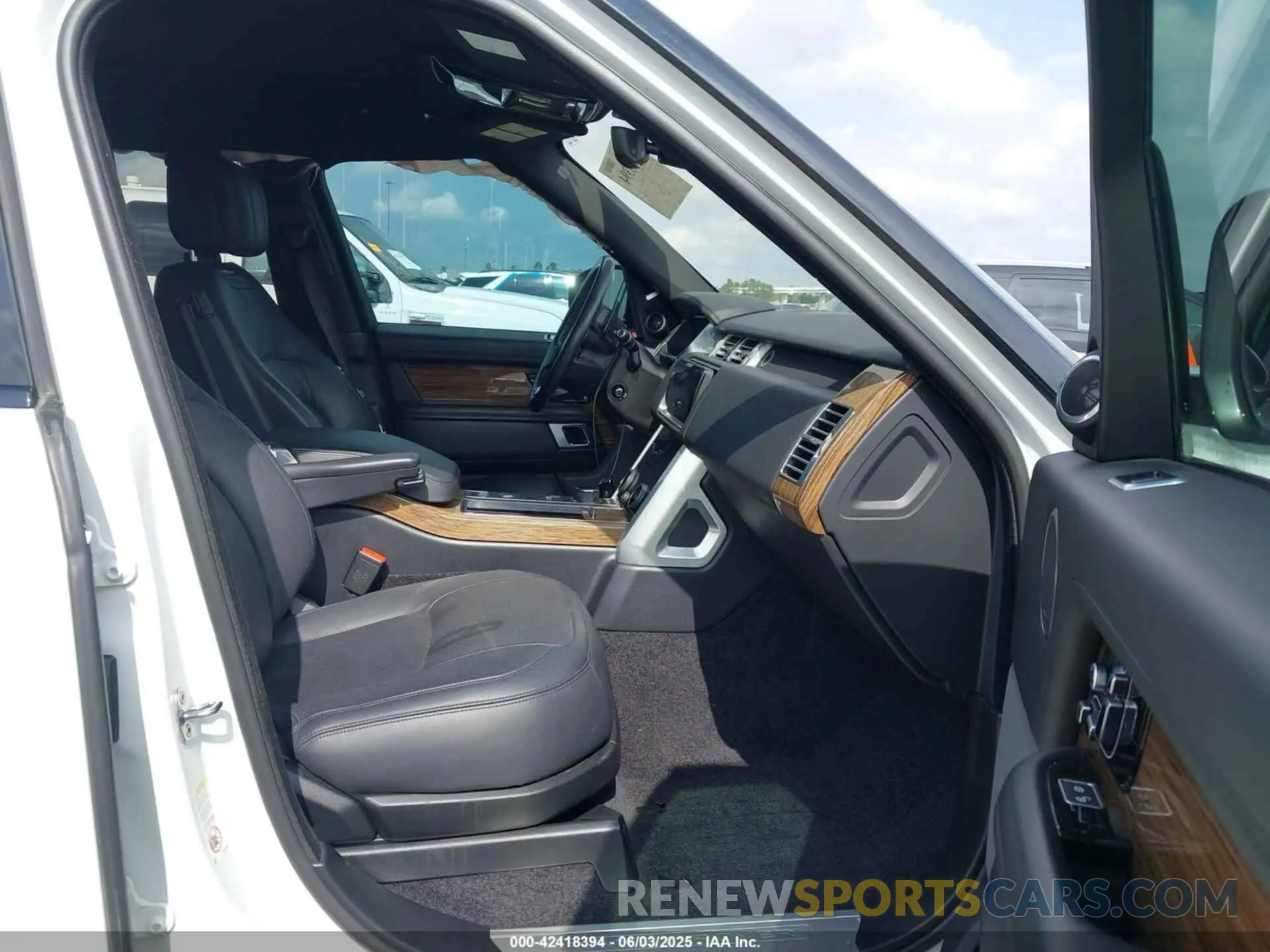 5 Photograph of a damaged car SALGS2SV4KA560994 LAND ROVER RANGE ROVER 2019