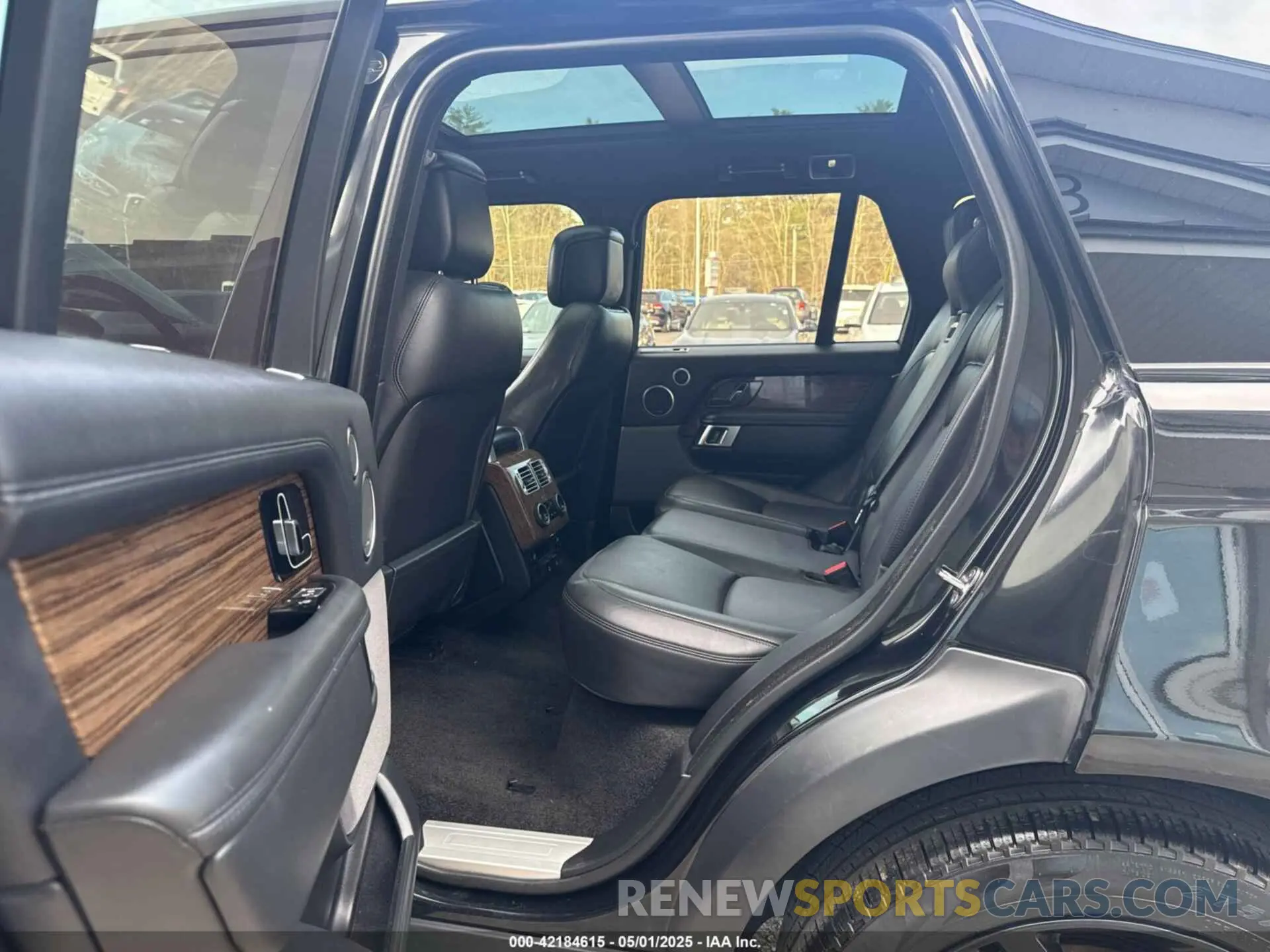 8 Photograph of a damaged car SALGS2SV5KA528460 LAND ROVER RANGE ROVER 2019