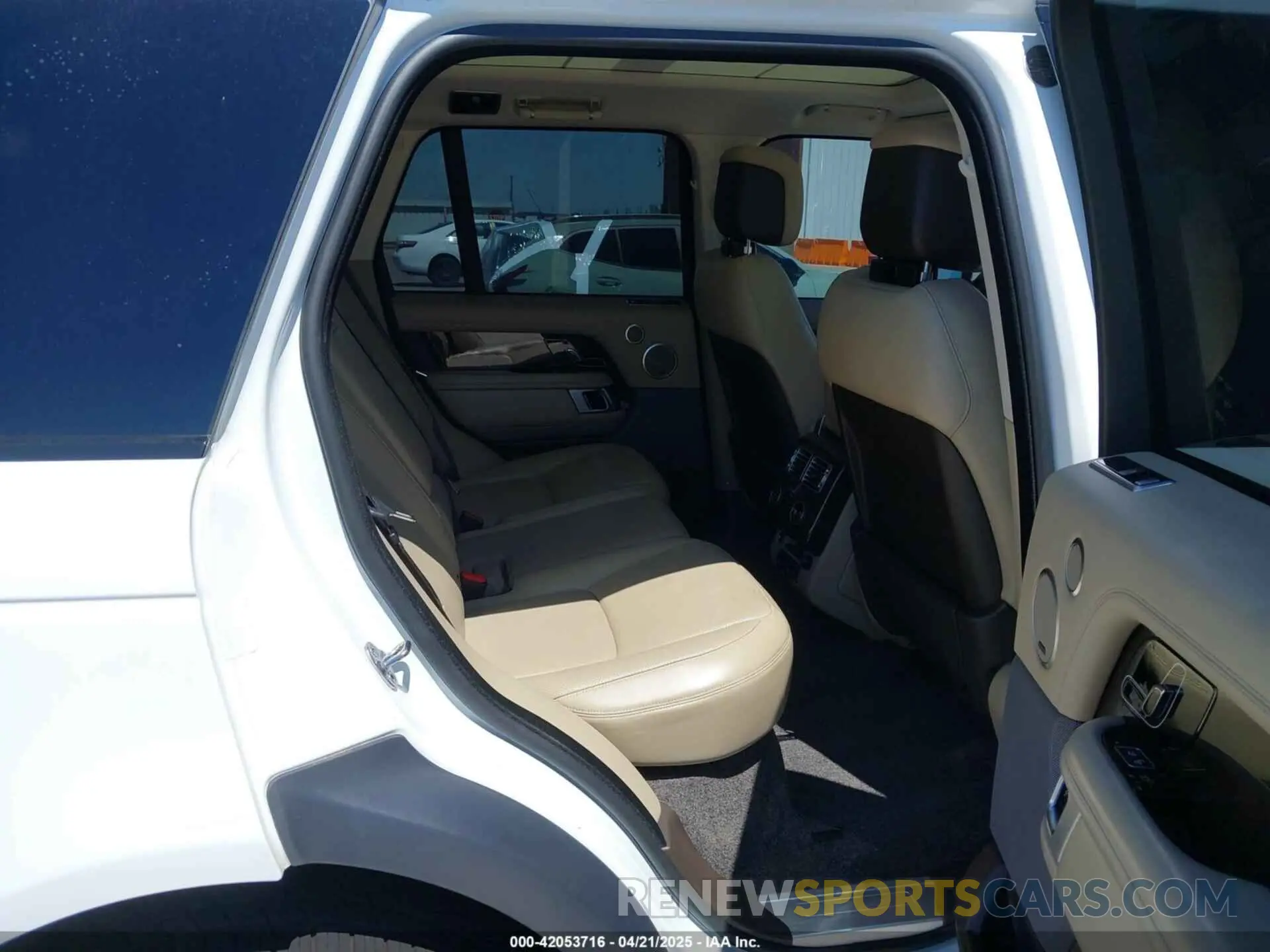 8 Photograph of a damaged car SALGS2SV5KA542892 LAND ROVER RANGE ROVER 2019