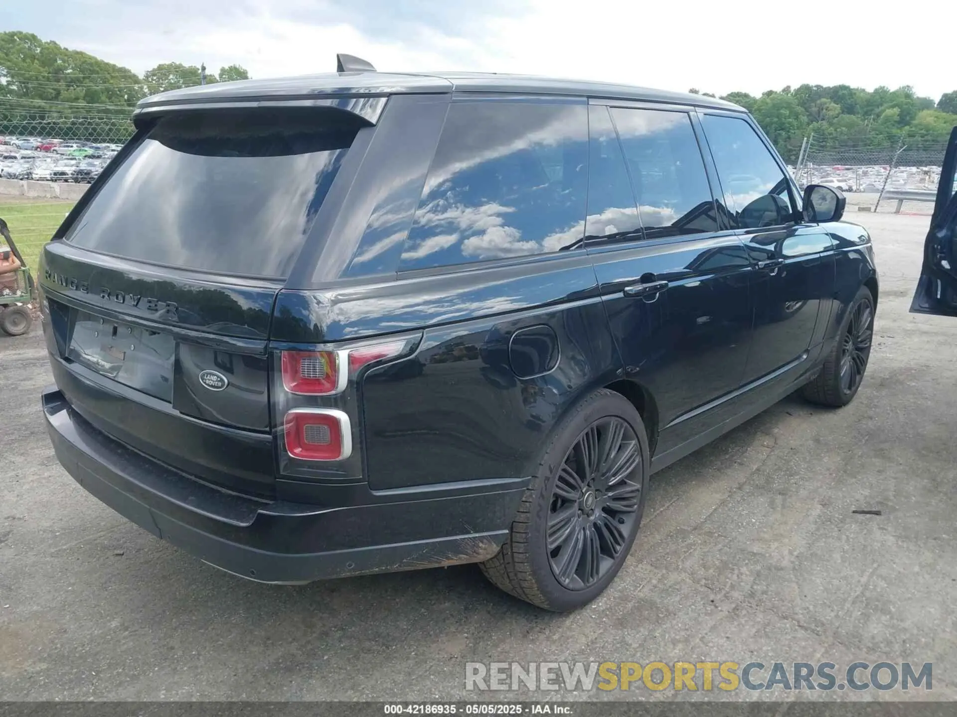 4 Photograph of a damaged car SALGS2SVXKA516370 LAND ROVER RANGE ROVER 2019