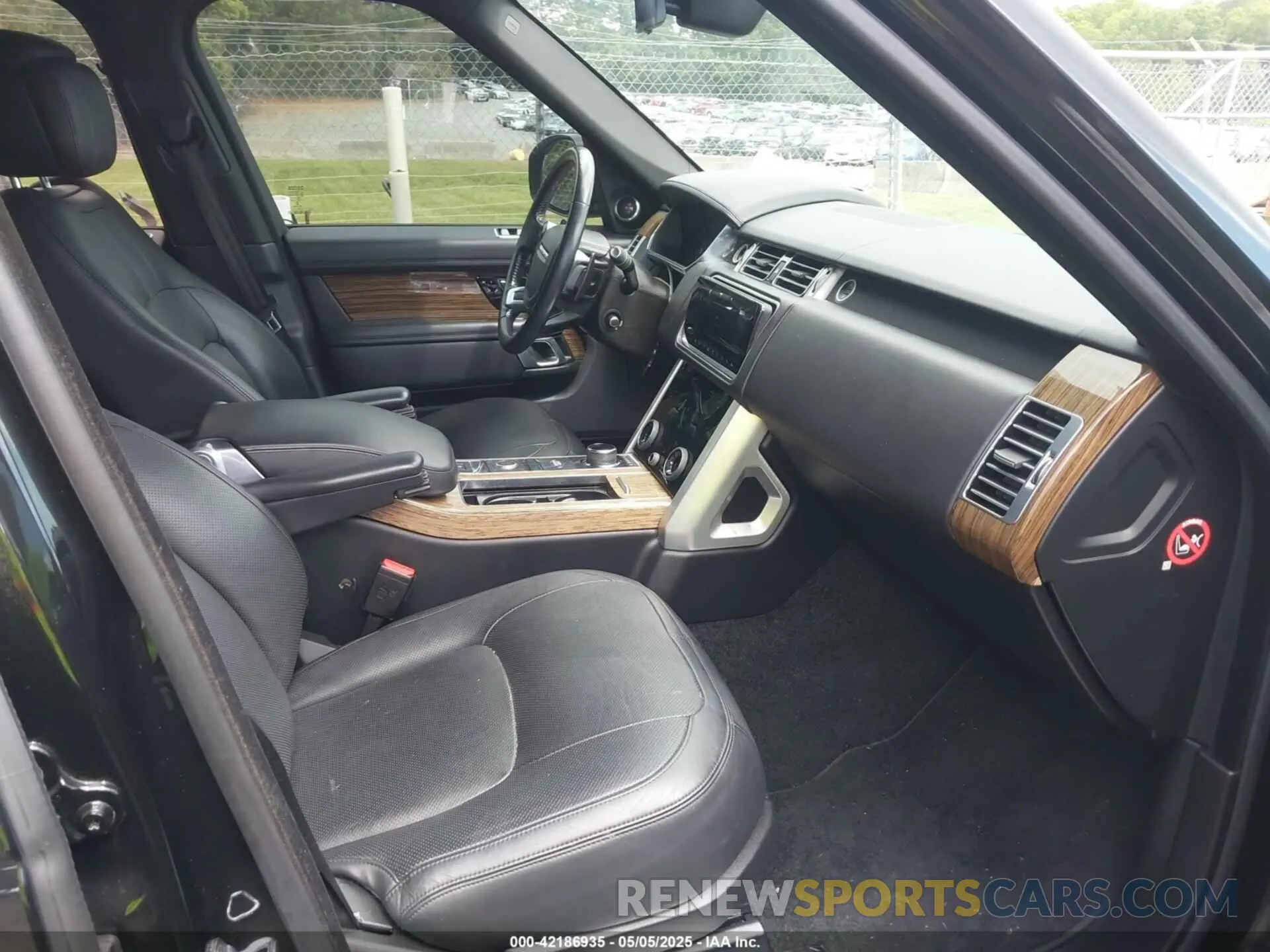 5 Photograph of a damaged car SALGS2SVXKA516370 LAND ROVER RANGE ROVER 2019