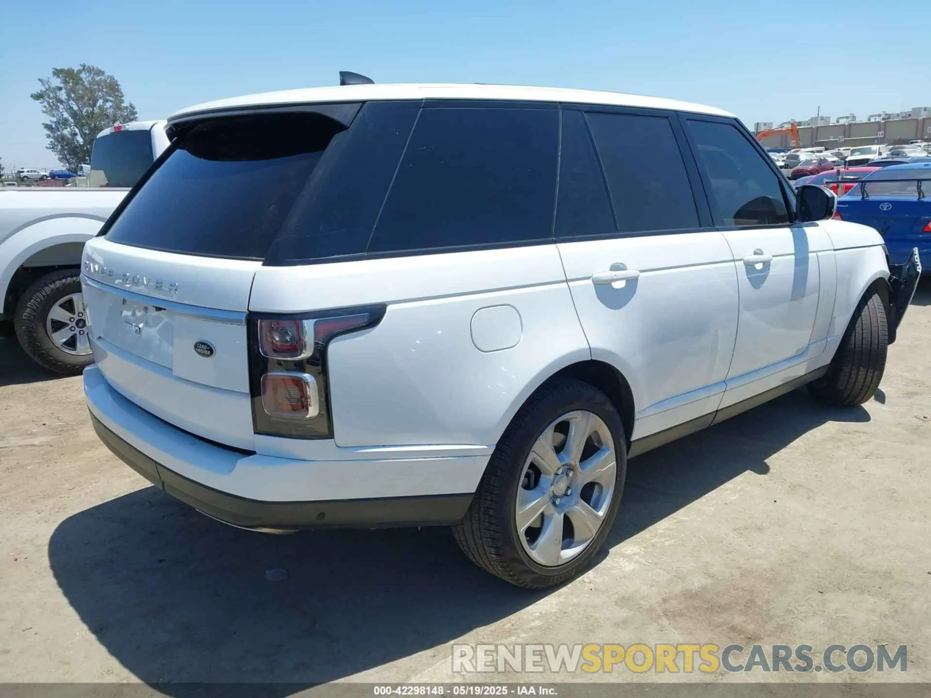 4 Photograph of a damaged car SALGS2RU0LA408144 LAND ROVER RANGE ROVER 2020