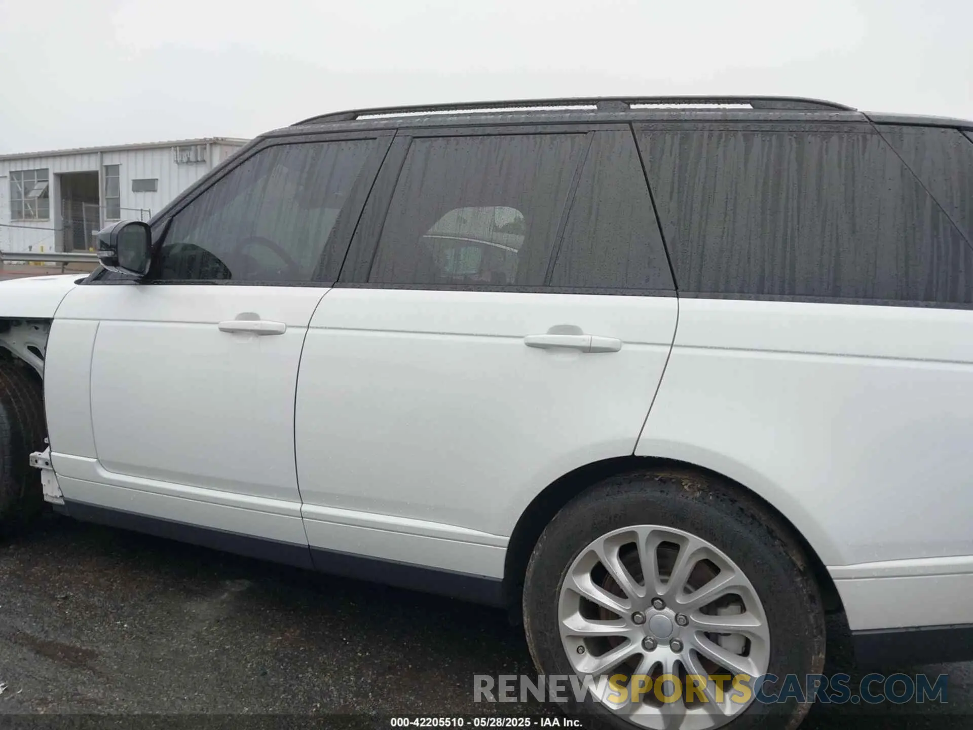 14 Photograph of a damaged car SALGS2RU2LA597086 LAND ROVER RANGE ROVER 2020
