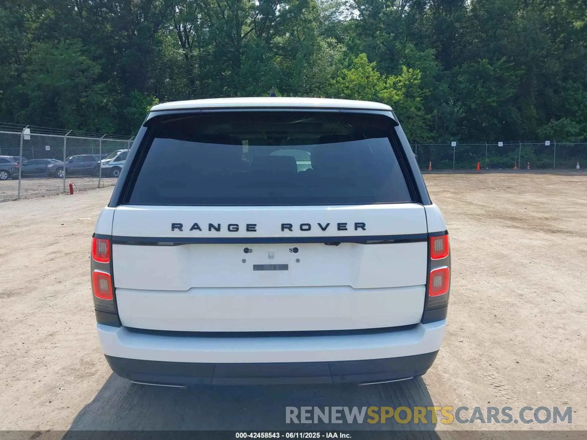 15 Photograph of a damaged car SALGS2RU3LA590695 LAND ROVER RANGE ROVER 2020
