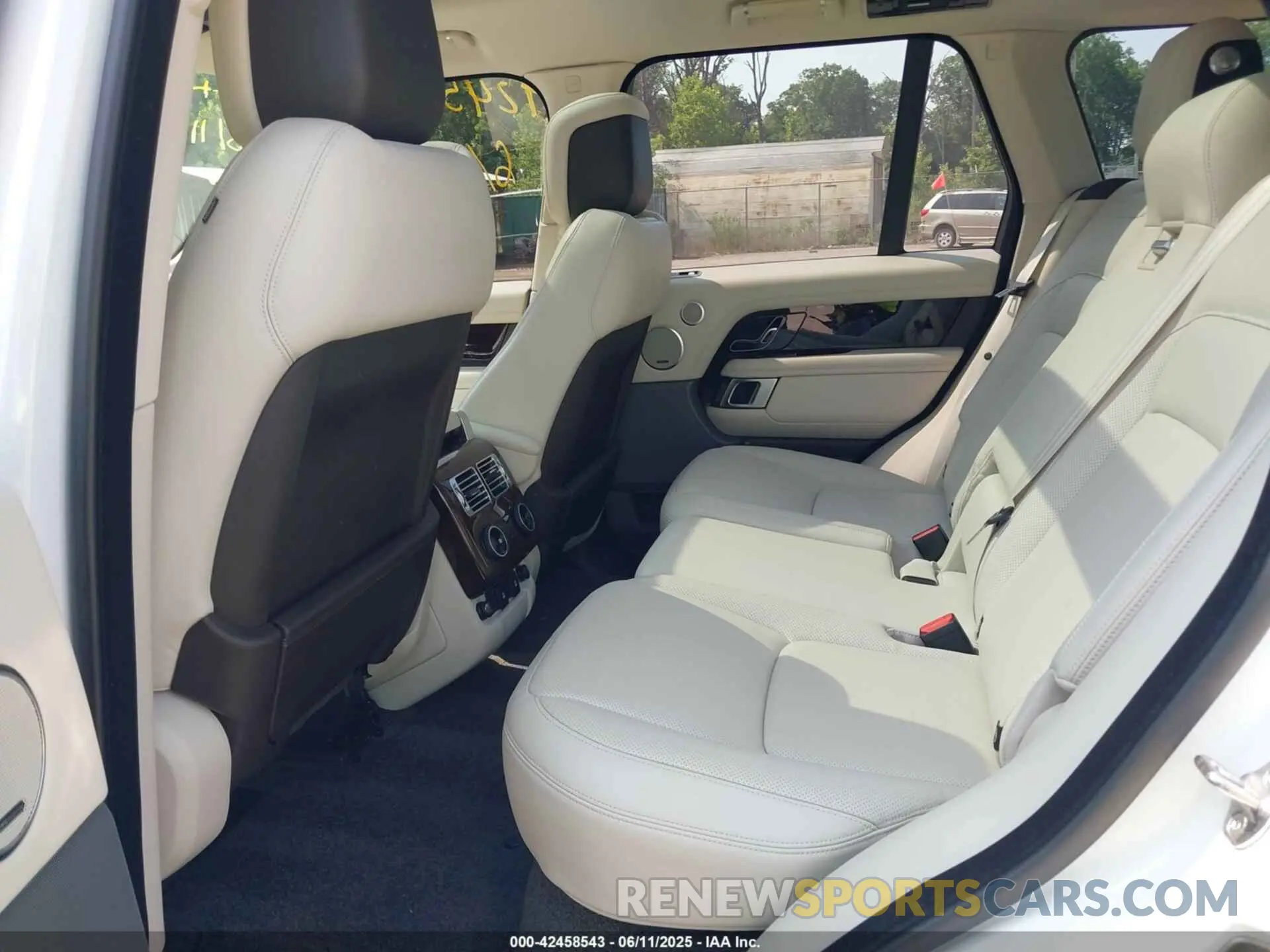 6 Photograph of a damaged car SALGS2RU3LA590695 LAND ROVER RANGE ROVER 2020