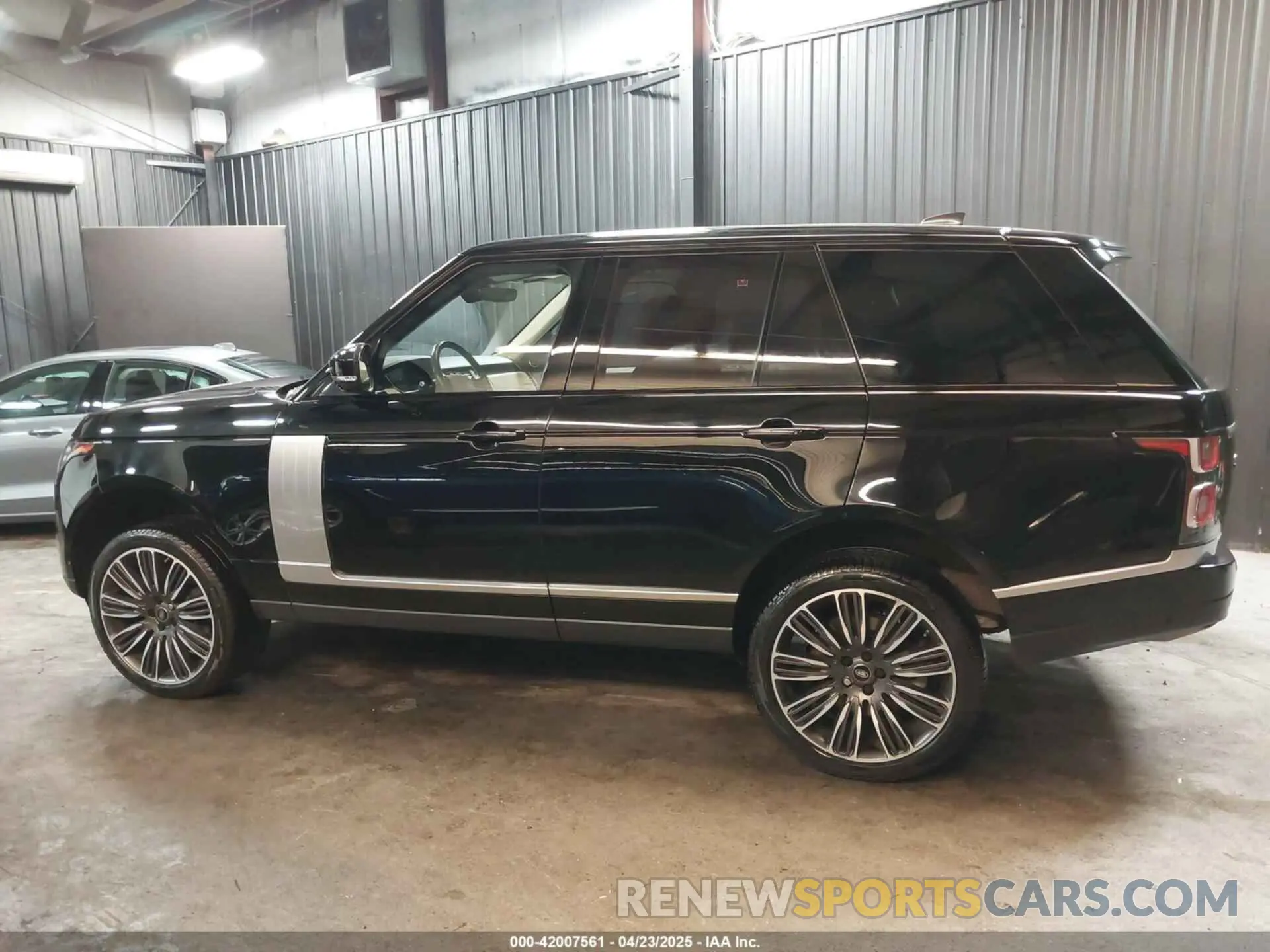 14 Photograph of a damaged car SALGS2RU7LA573804 LAND ROVER RANGE ROVER 2020