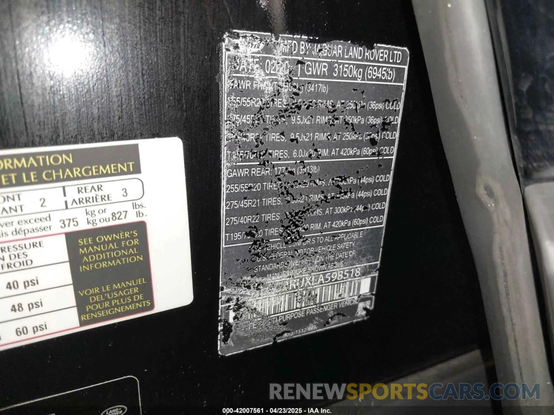 17 Photograph of a damaged car SALGS2RU7LA573804 LAND ROVER RANGE ROVER 2020