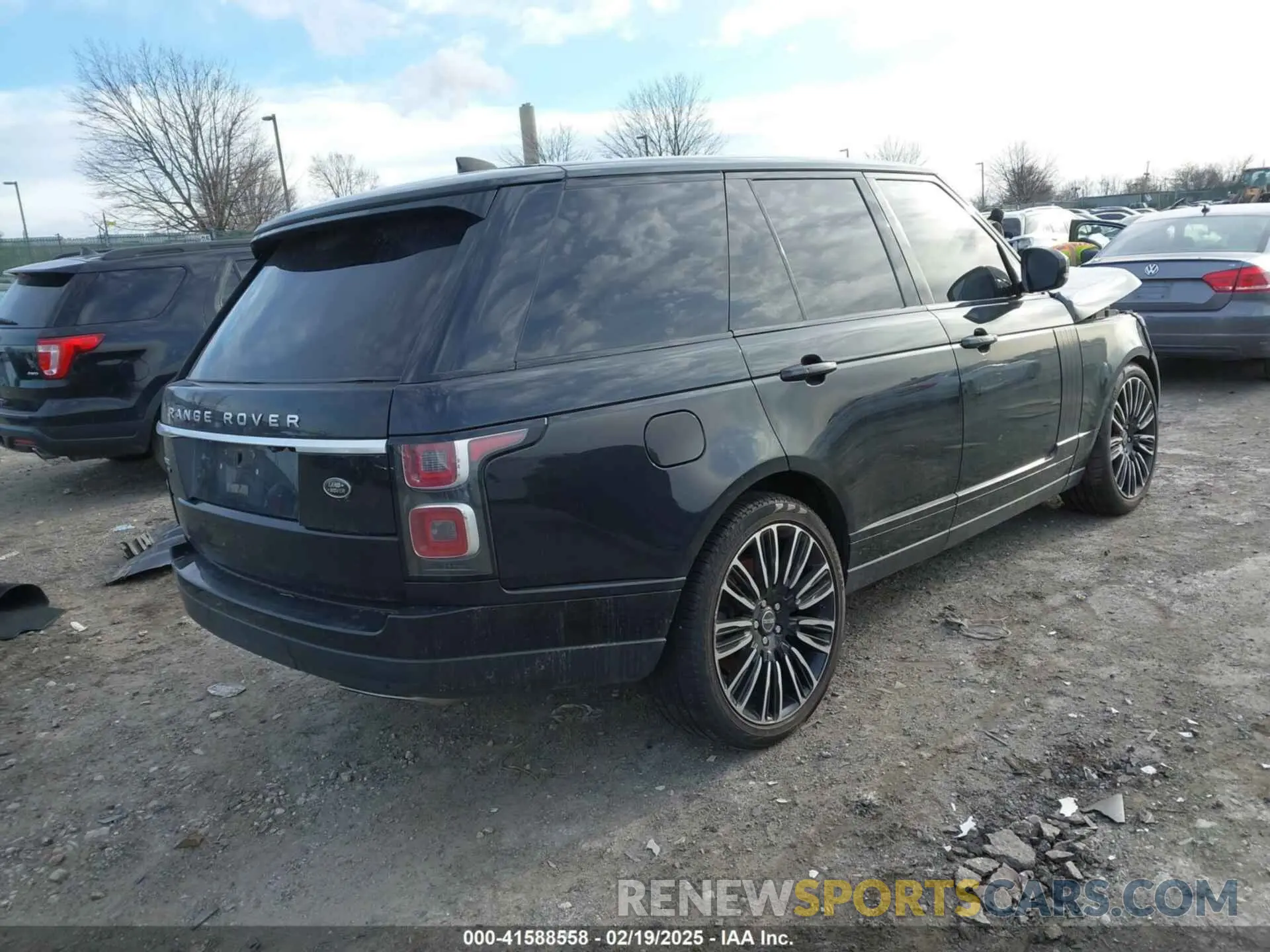 4 Photograph of a damaged car SALGS2RU8LA581250 LAND ROVER RANGE ROVER 2020