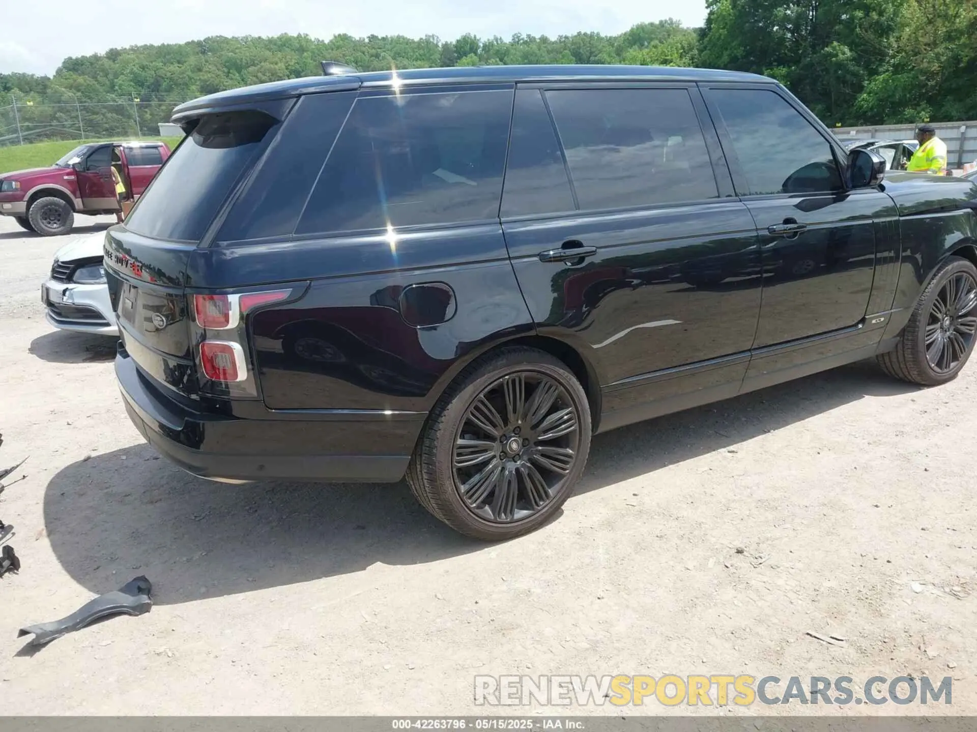 4 Photograph of a damaged car SALGS5SE1LA598279 LAND ROVER RANGE ROVER 2020