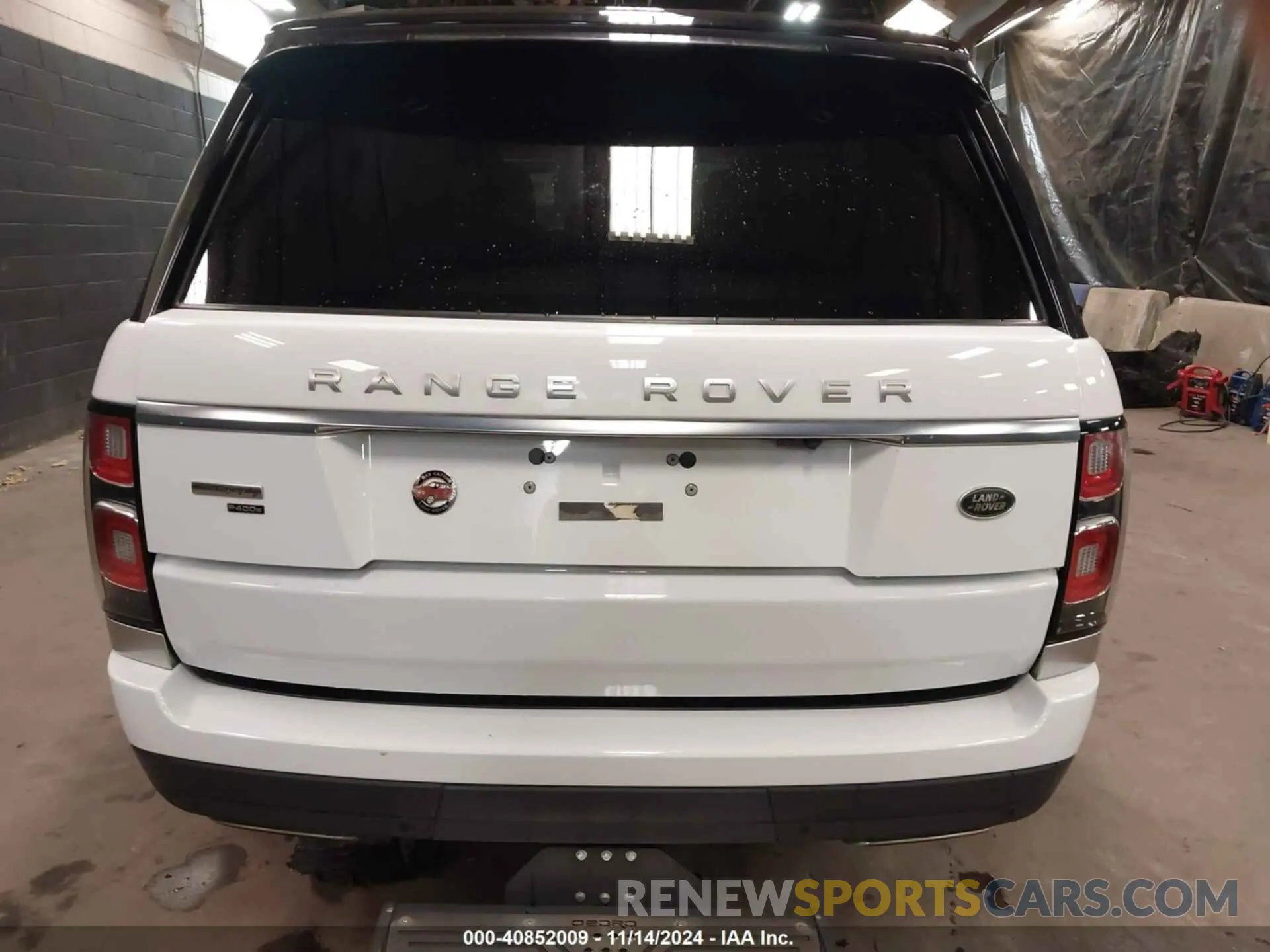 17 Photograph of a damaged car SALGV4RY2LA581928 LAND ROVER RANGE ROVER 2020
