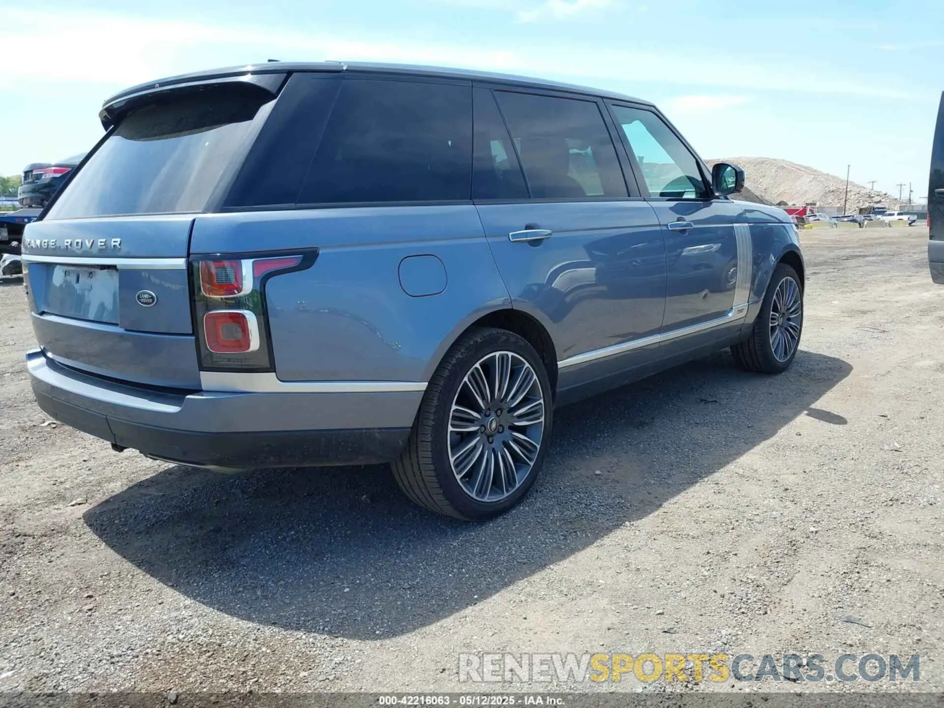 4 Photograph of a damaged car SALGV5SE3LA400728 LAND ROVER RANGE ROVER 2020