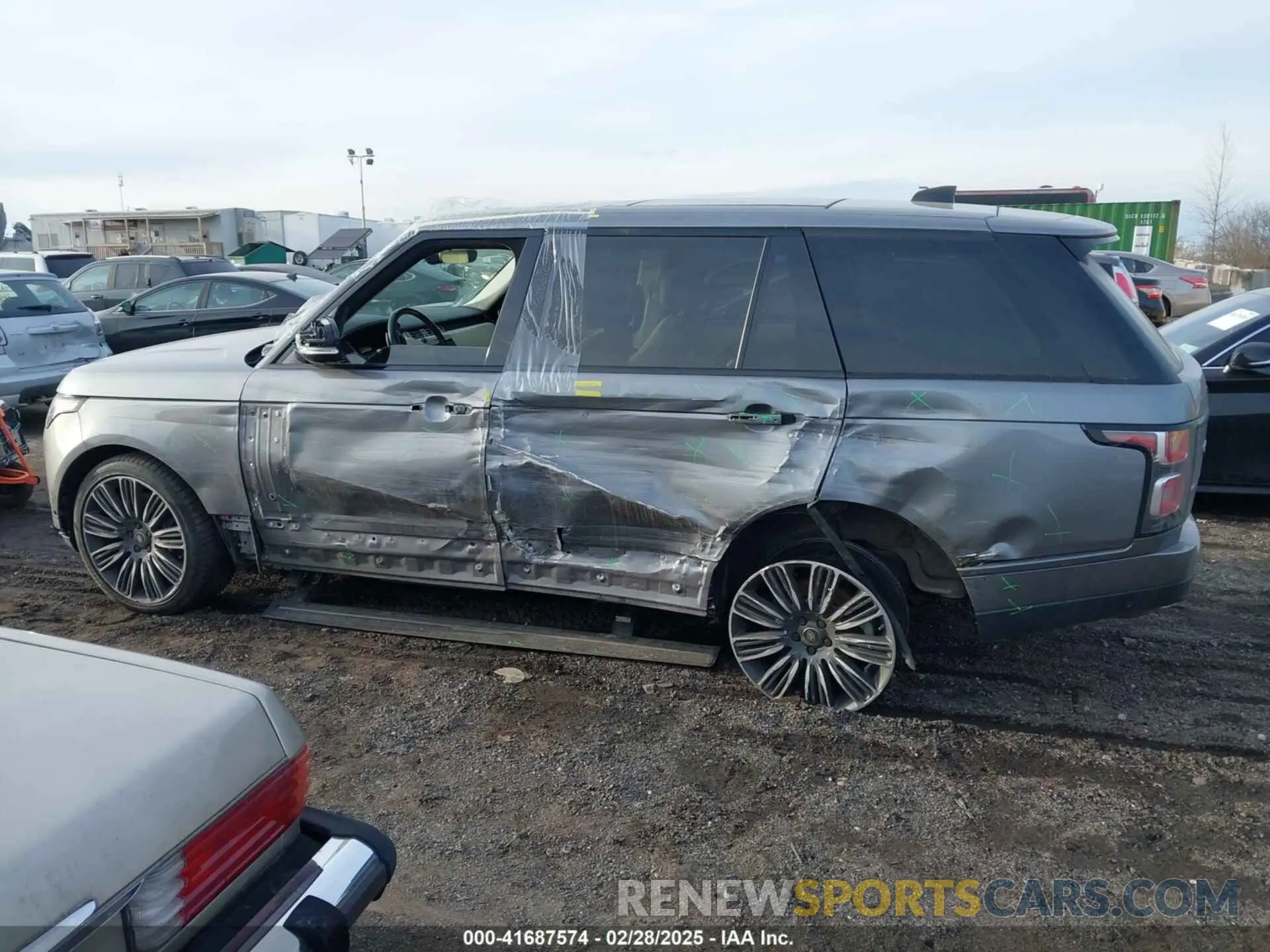 14 Photograph of a damaged car SALGV5SE8LA598884 LAND ROVER RANGE ROVER 2020