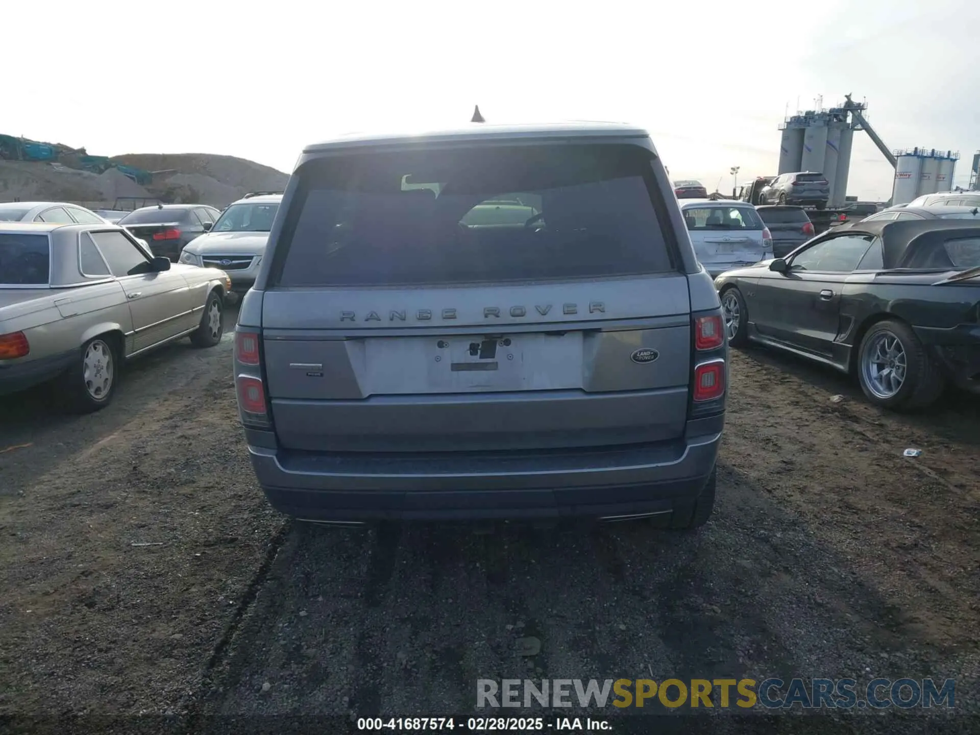 16 Photograph of a damaged car SALGV5SE8LA598884 LAND ROVER RANGE ROVER 2020