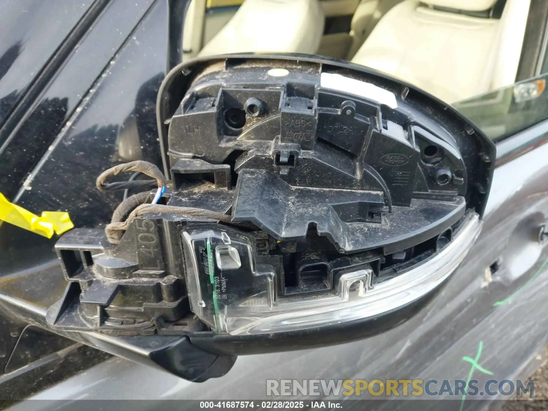 17 Photograph of a damaged car SALGV5SE8LA598884 LAND ROVER RANGE ROVER 2020