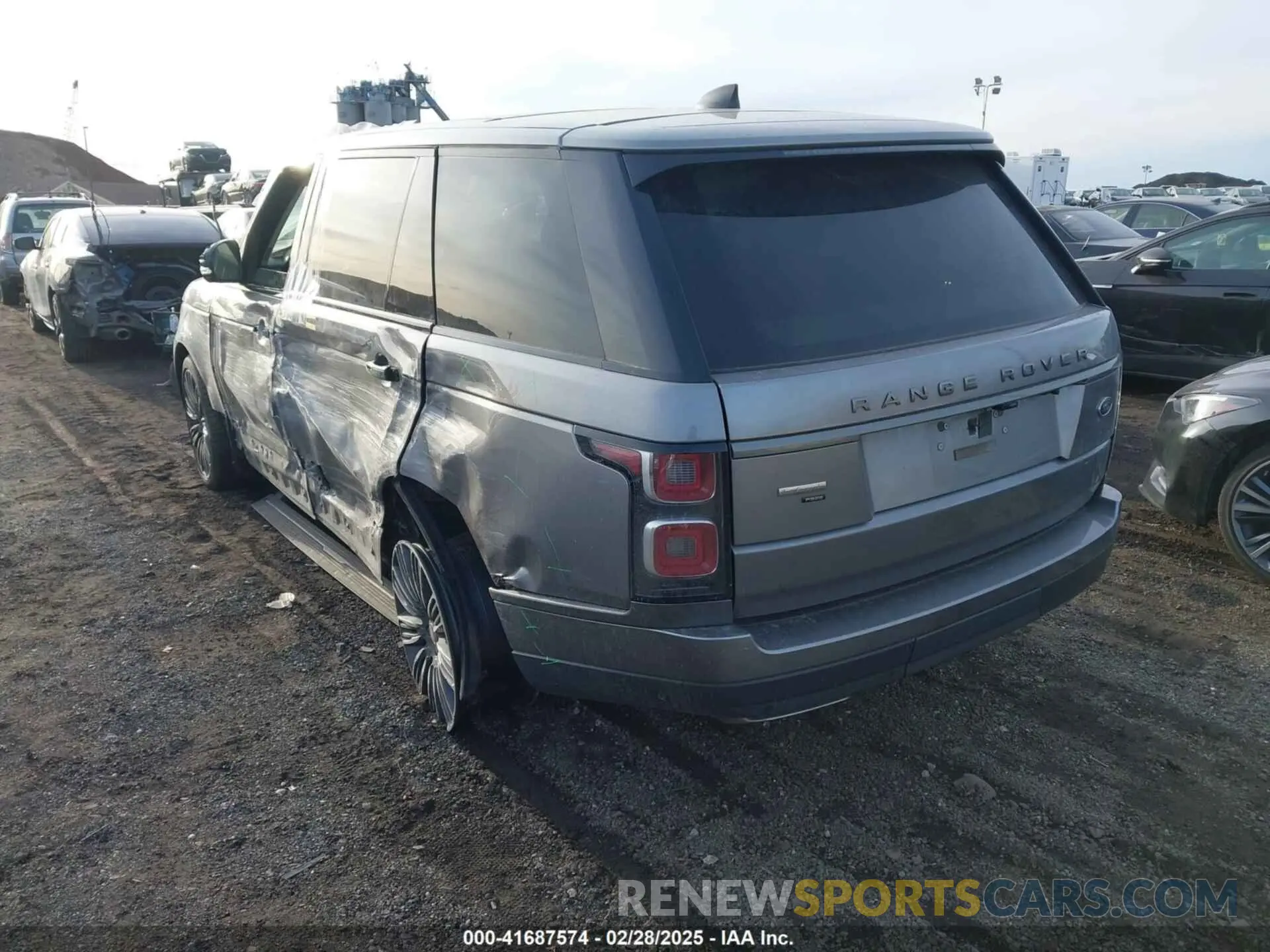 3 Photograph of a damaged car SALGV5SE8LA598884 LAND ROVER RANGE ROVER 2020