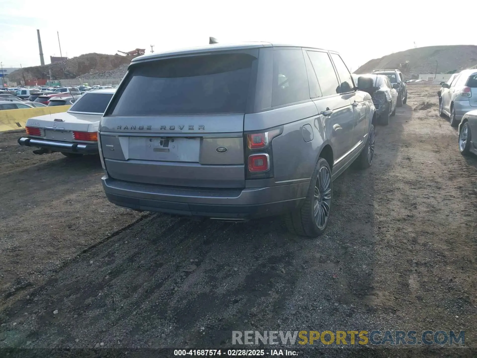 4 Photograph of a damaged car SALGV5SE8LA598884 LAND ROVER RANGE ROVER 2020