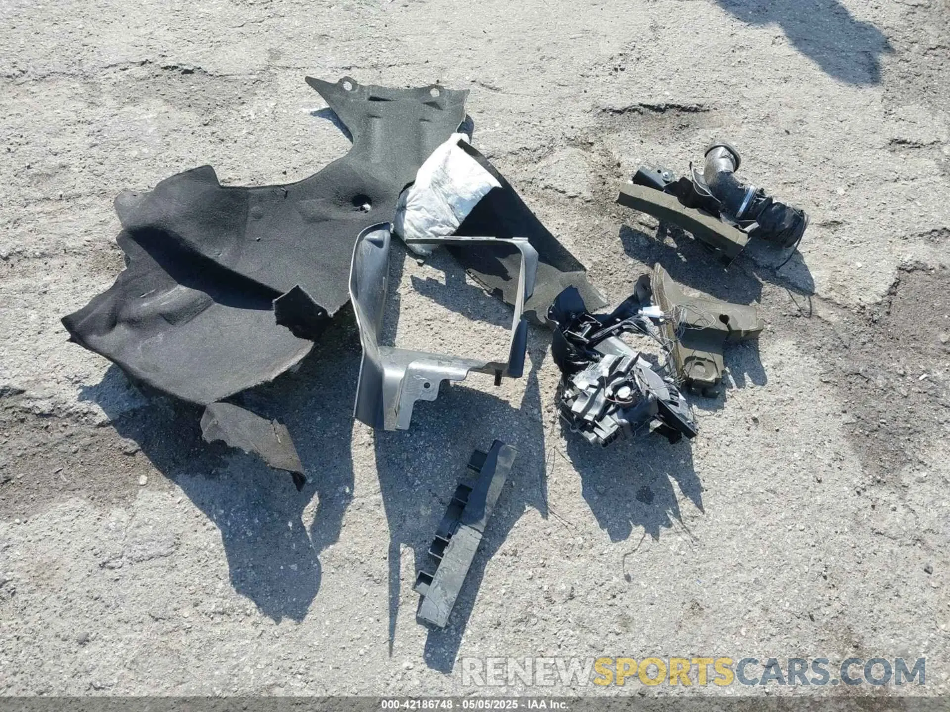 12 Photograph of a damaged car SALGS2SE0MA439172 LAND ROVER RANGE ROVER 2021