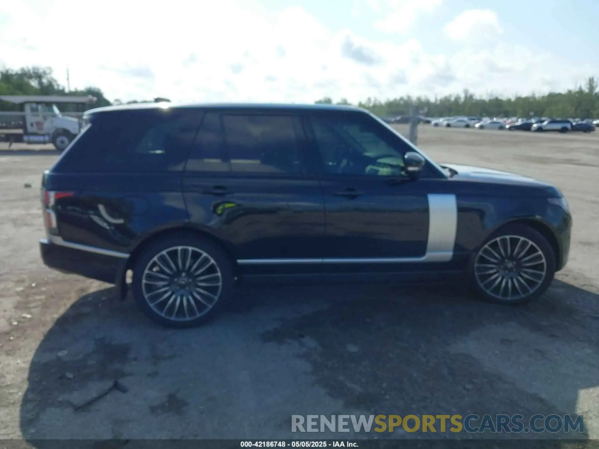 14 Photograph of a damaged car SALGS2SE0MA439172 LAND ROVER RANGE ROVER 2021