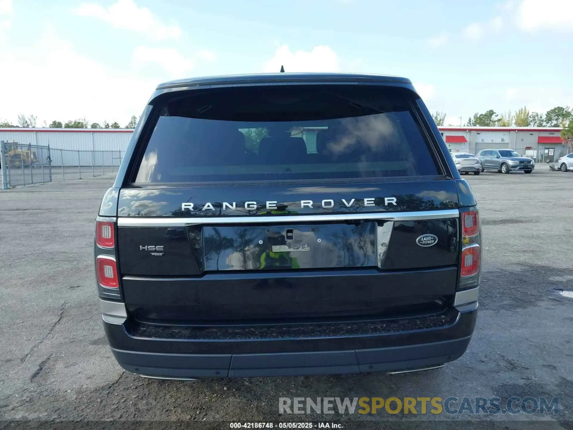 17 Photograph of a damaged car SALGS2SE0MA439172 LAND ROVER RANGE ROVER 2021